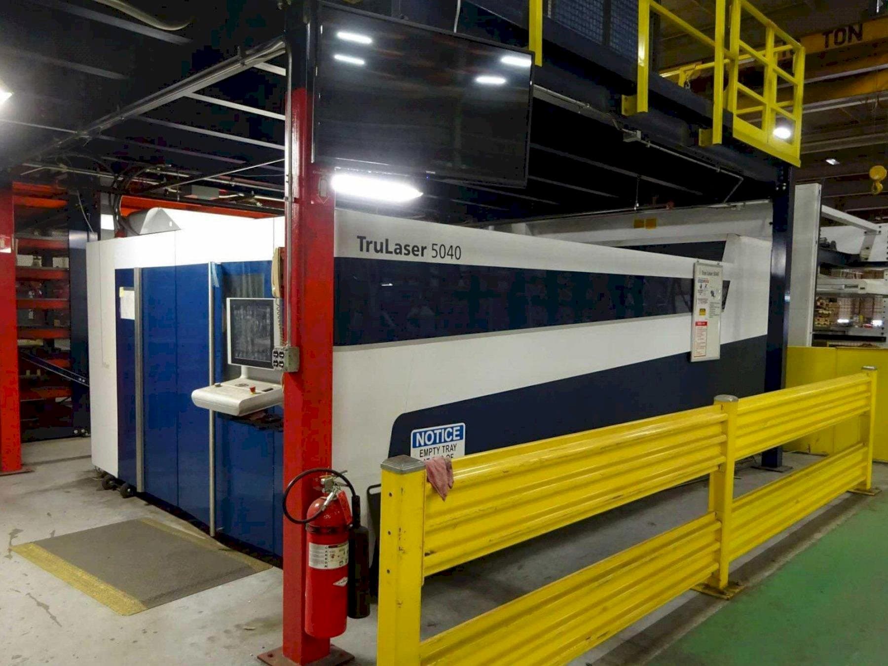 Čelní pohled  na Trumpf TruLaser 5040 Fiber  stroj