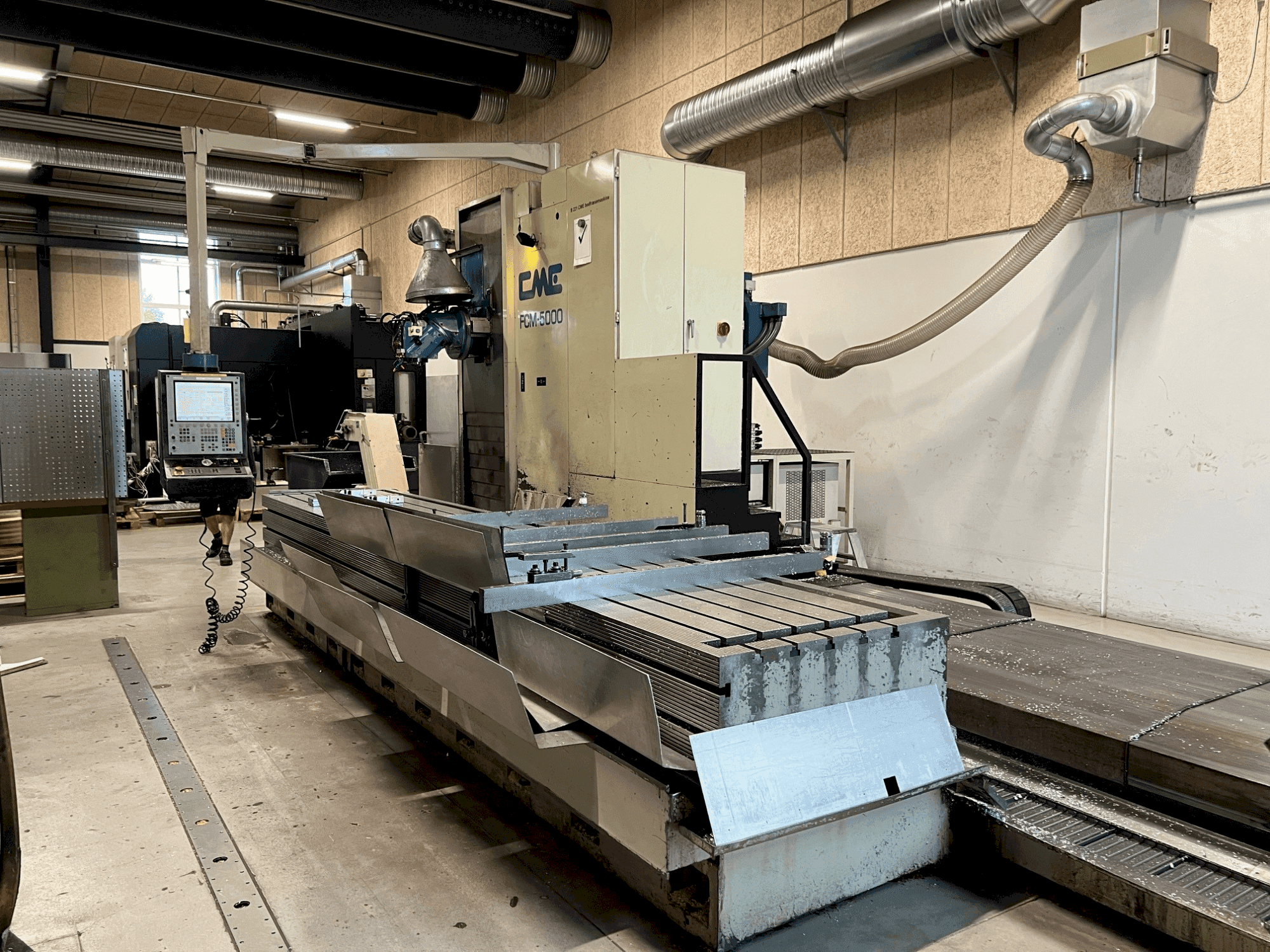 Čelní pohled  na CME FCM 5000  stroj