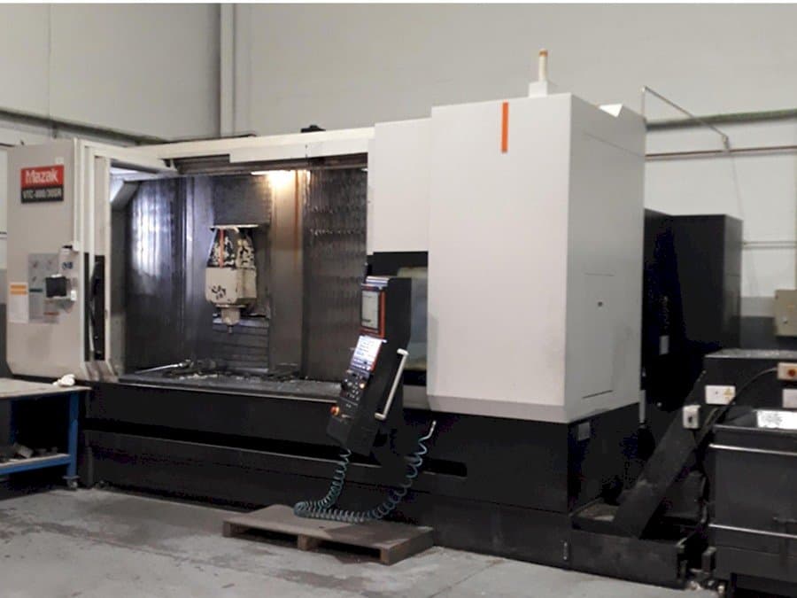 Čelní pohled  na Mazak 800-30 SR  stroj
