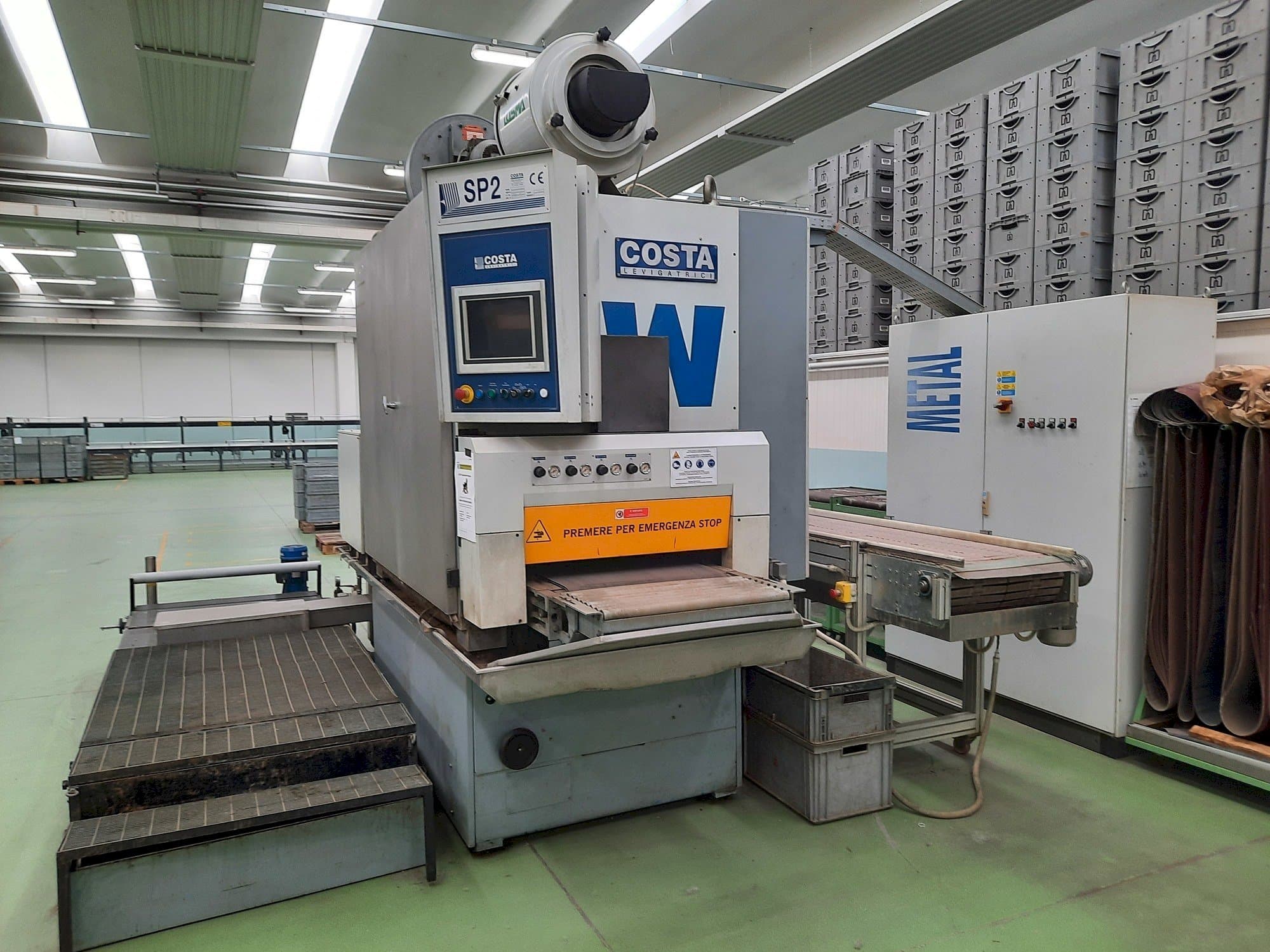 Čelní pohled  na Costa CCCC 600  stroj