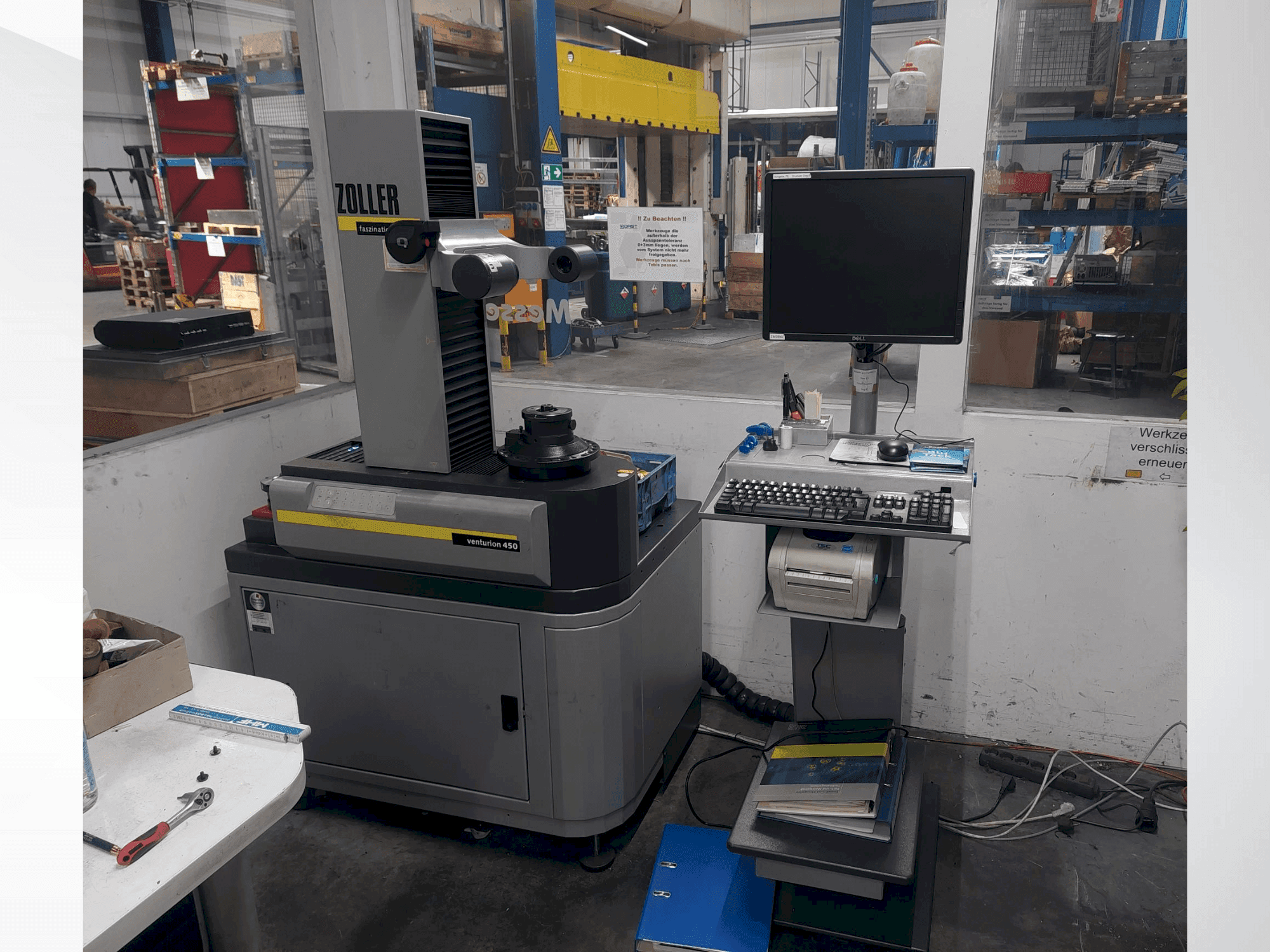 Čelní pohled  na Zoller venturion 450  stroj