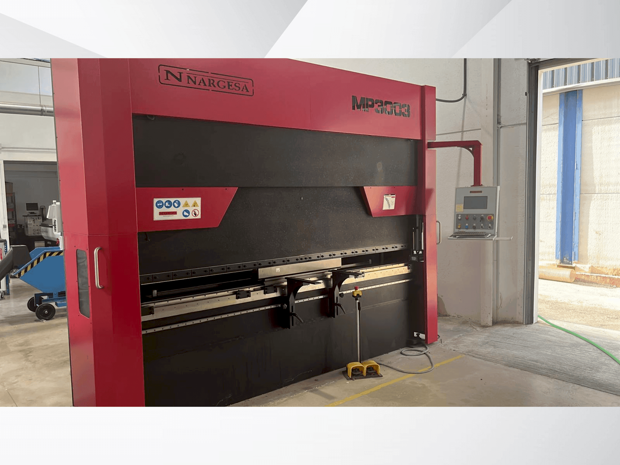 Čelní pohled  na NARGESA 3003  stroj