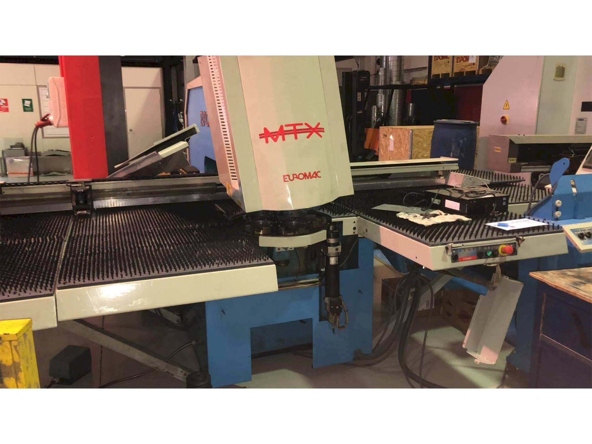 Čelní pohled  na Euromac MTX 1250/30 - 2000  stroj