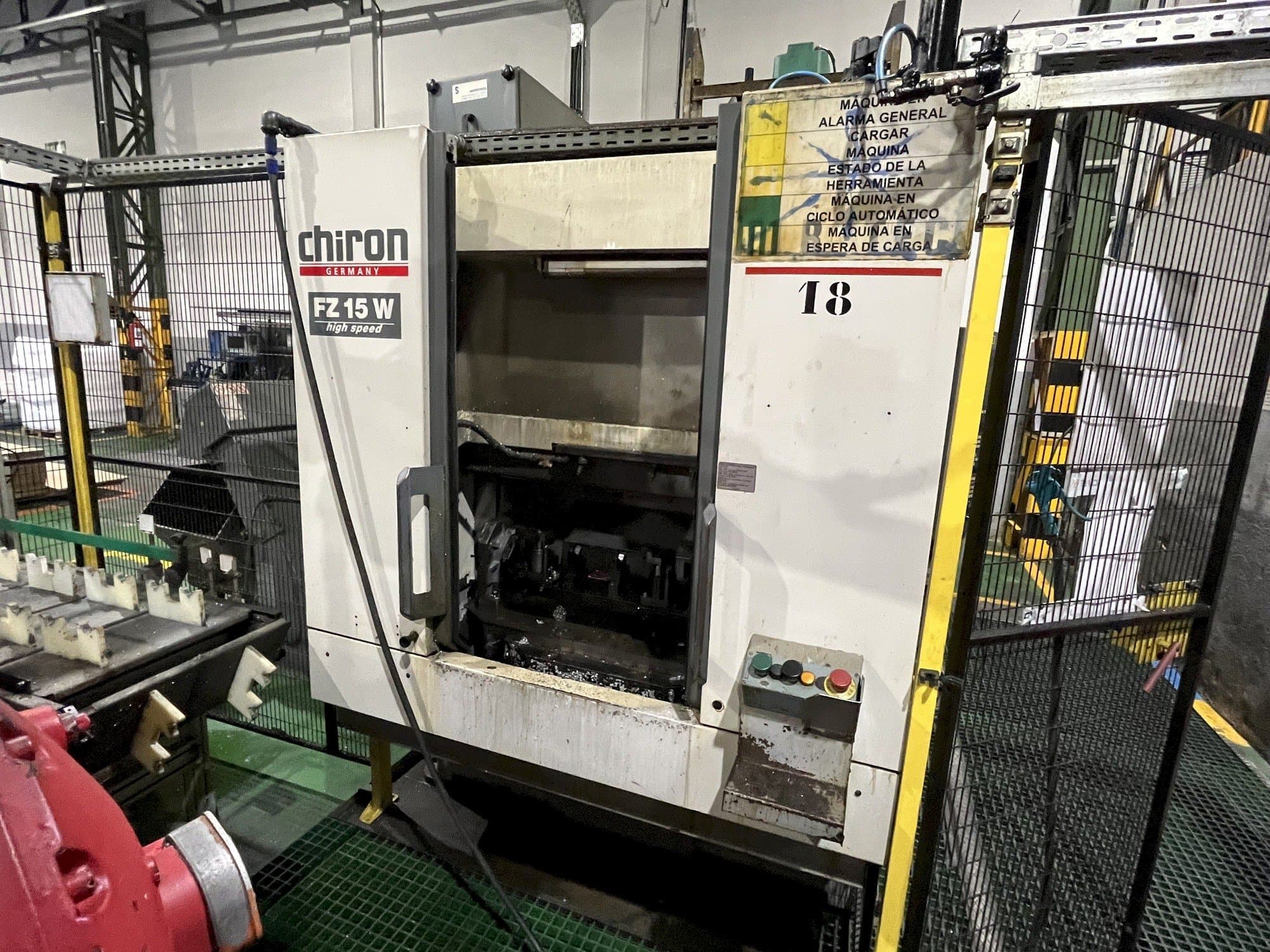 Čelní pohled  na CHIRON FZ15W  stroj