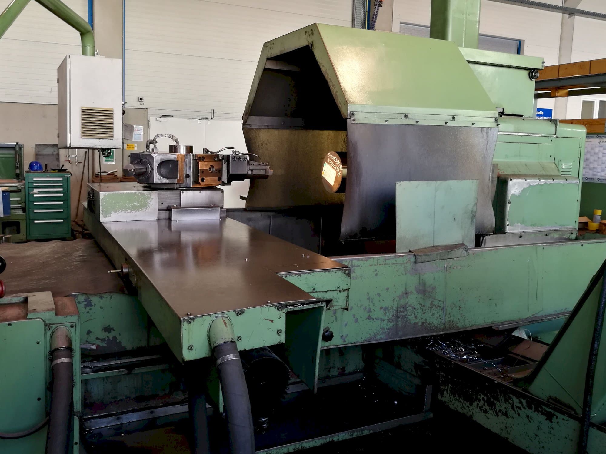 Pravý boční pohled  na HEID DF NCC 1000 stroj