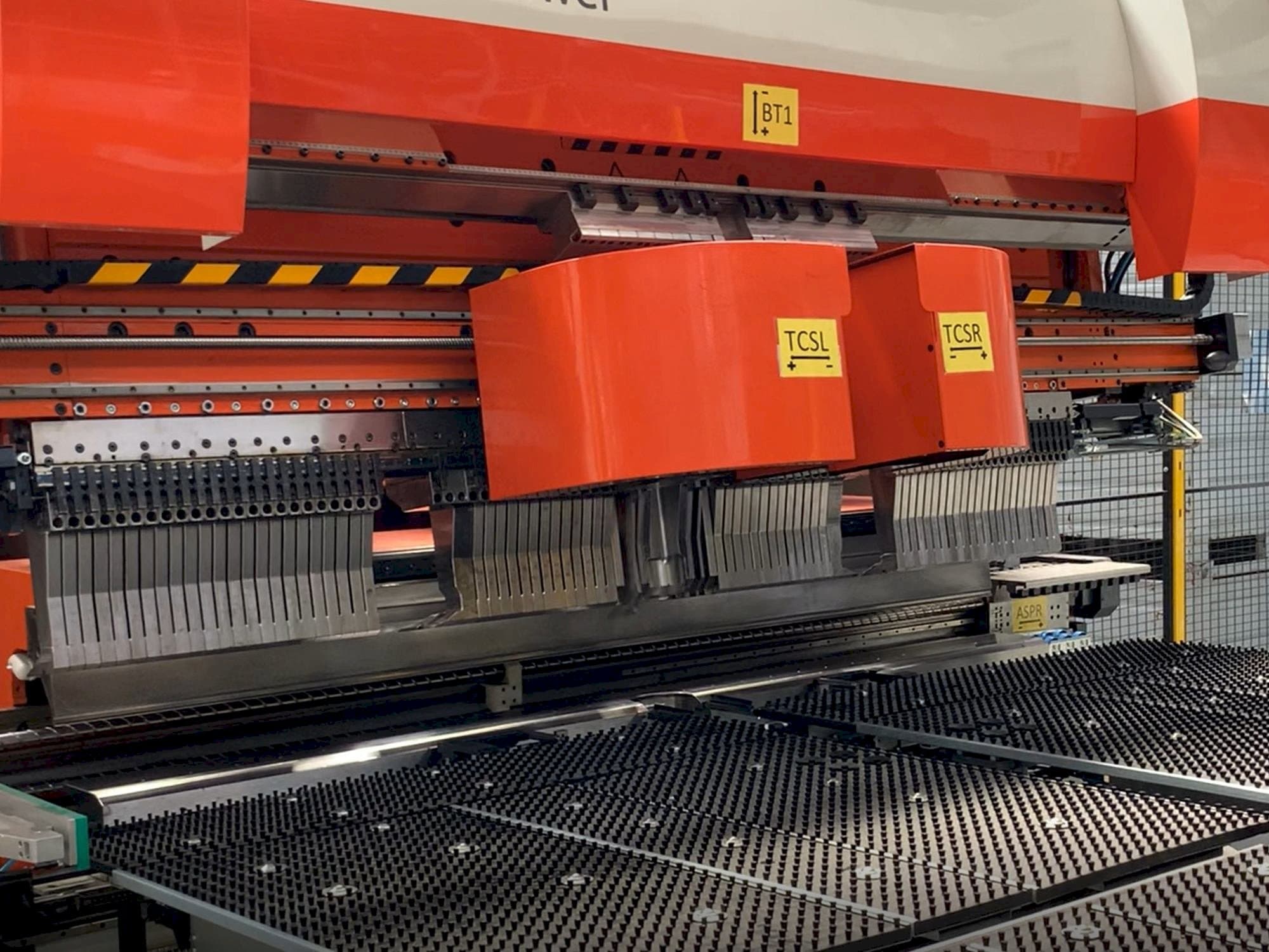 Čelní pohled  na Prima Power PSBB  stroj