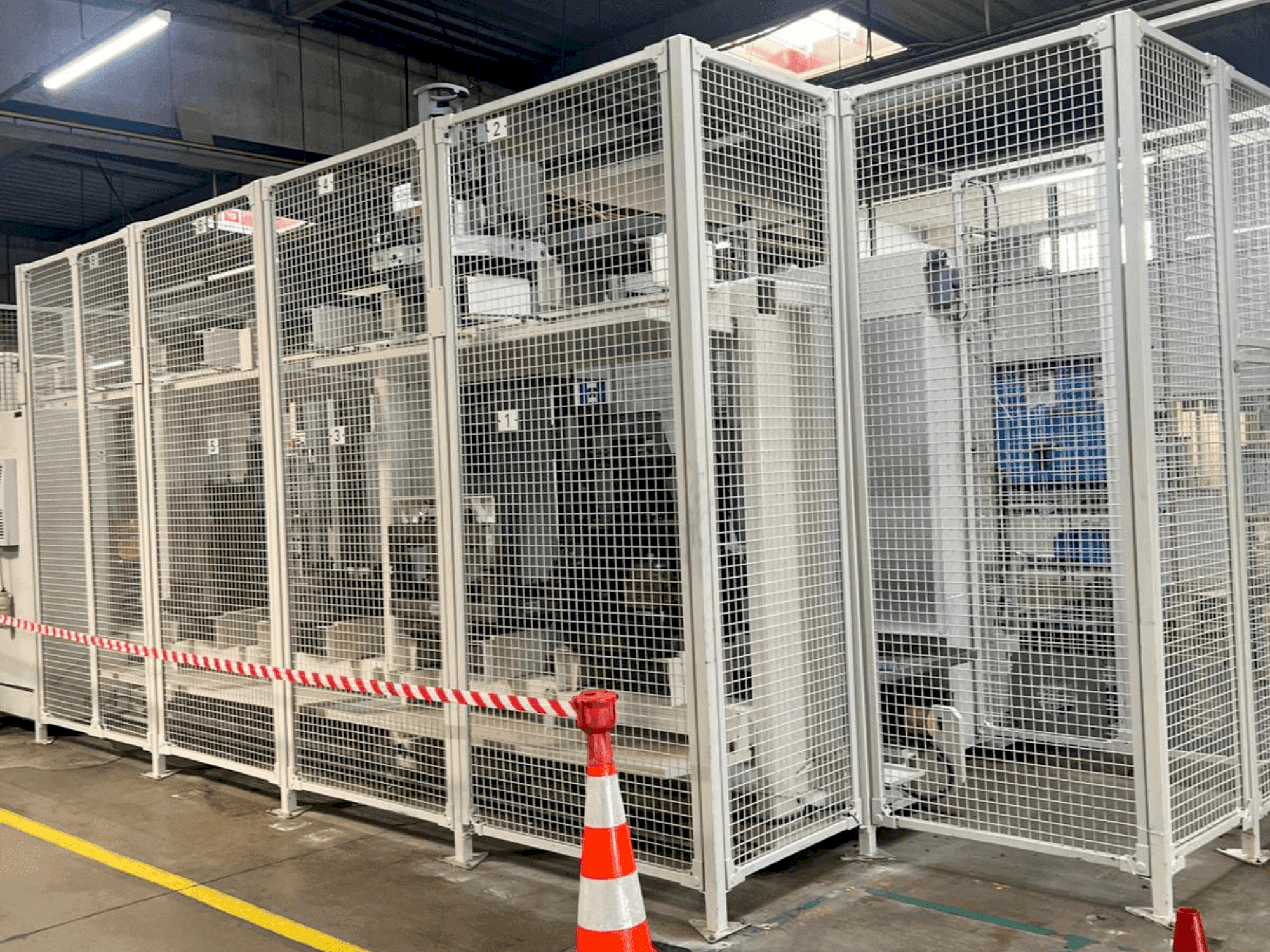 Čelní pohled  na HELLER MCH 250  stroj