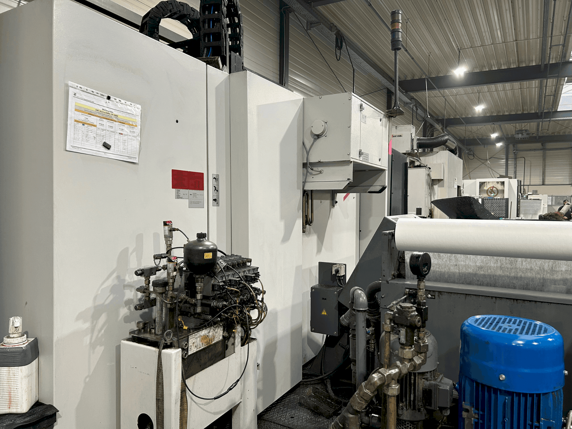 Čelní pohled  na STAMA MC 326 TWIN  stroj