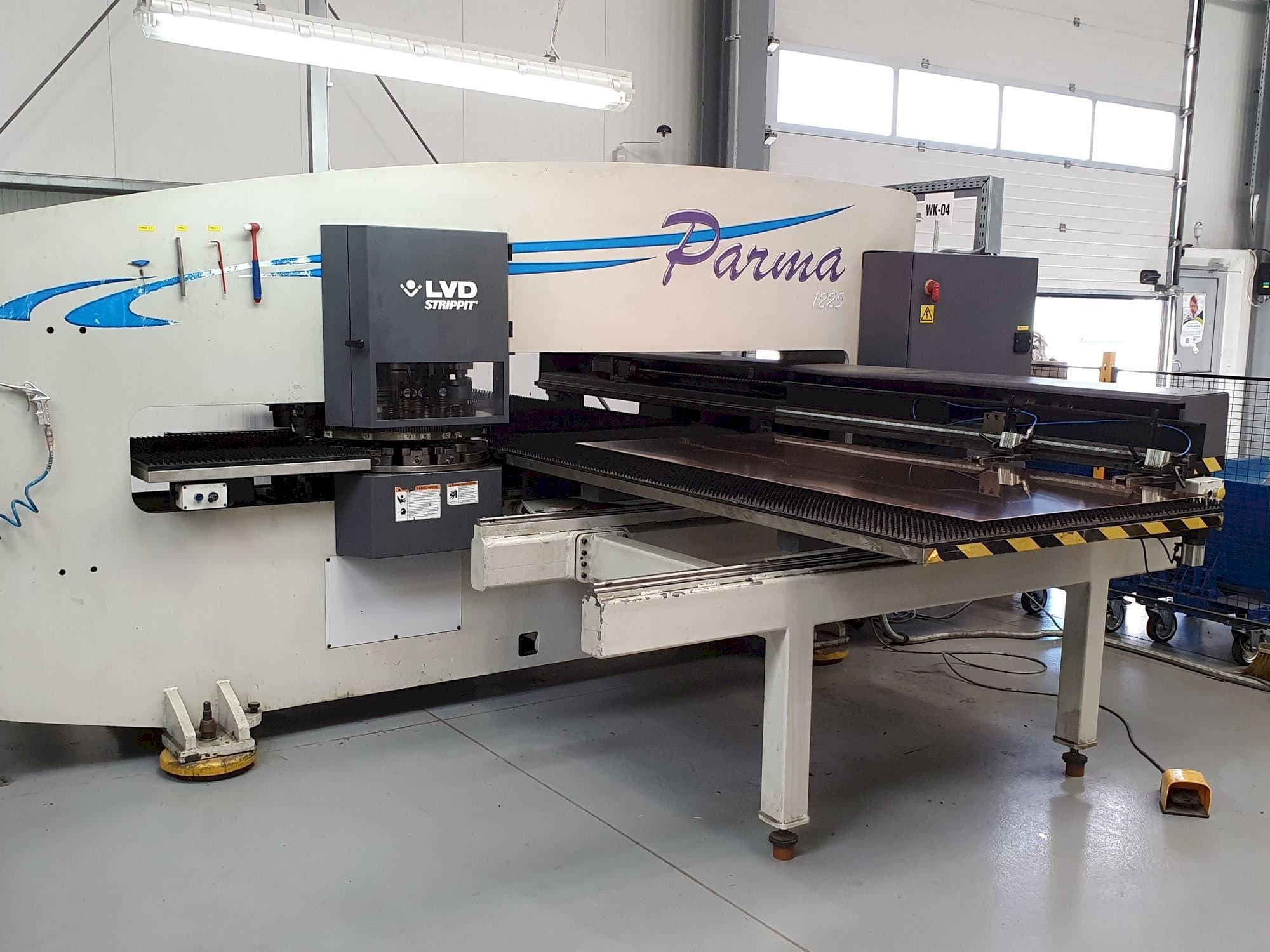 Čelní pohled  na LVD PARMA 1225 TK  stroj