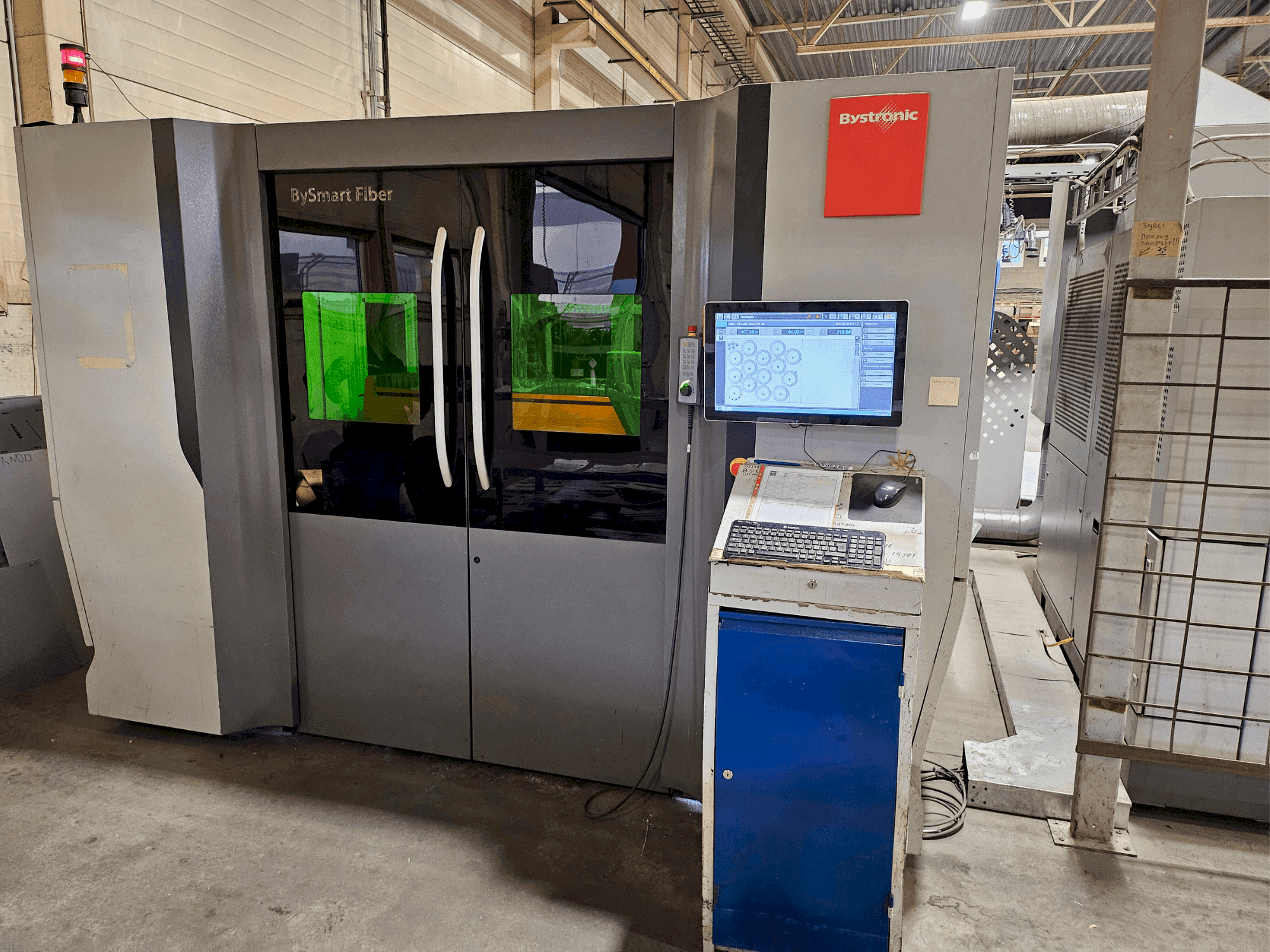 Čelní pohled  na Bystronic BySmart Fiber 3015 6KW  stroj