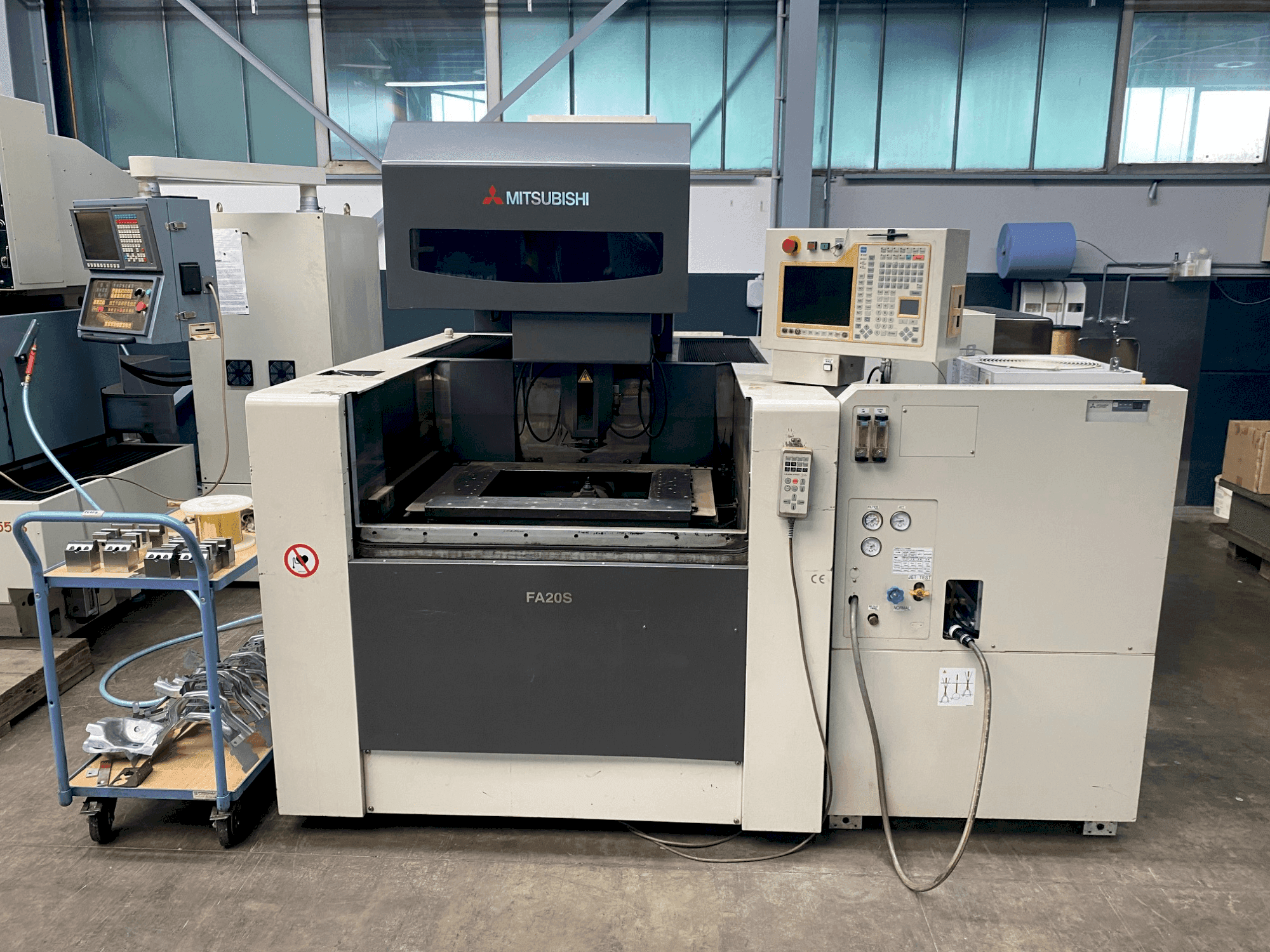 Čelní pohled  na Mitsubishi FA 20 SM  stroj