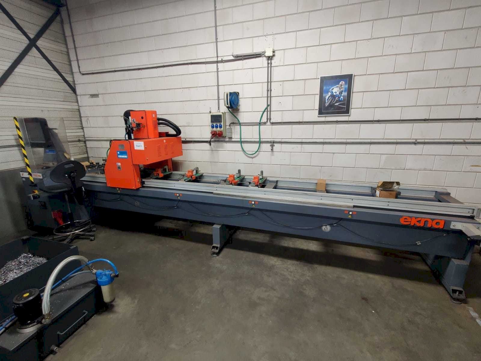 Čelní pohled  na Tekna TK426-1  stroj