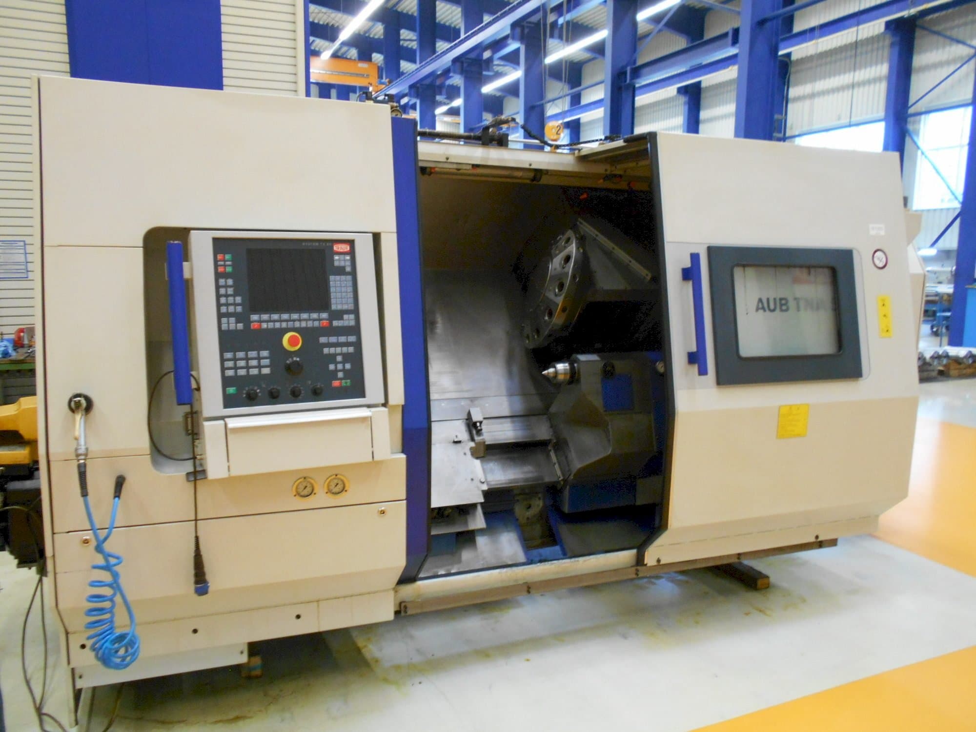 Čelní pohled  na TRAUB TNA 500  stroj