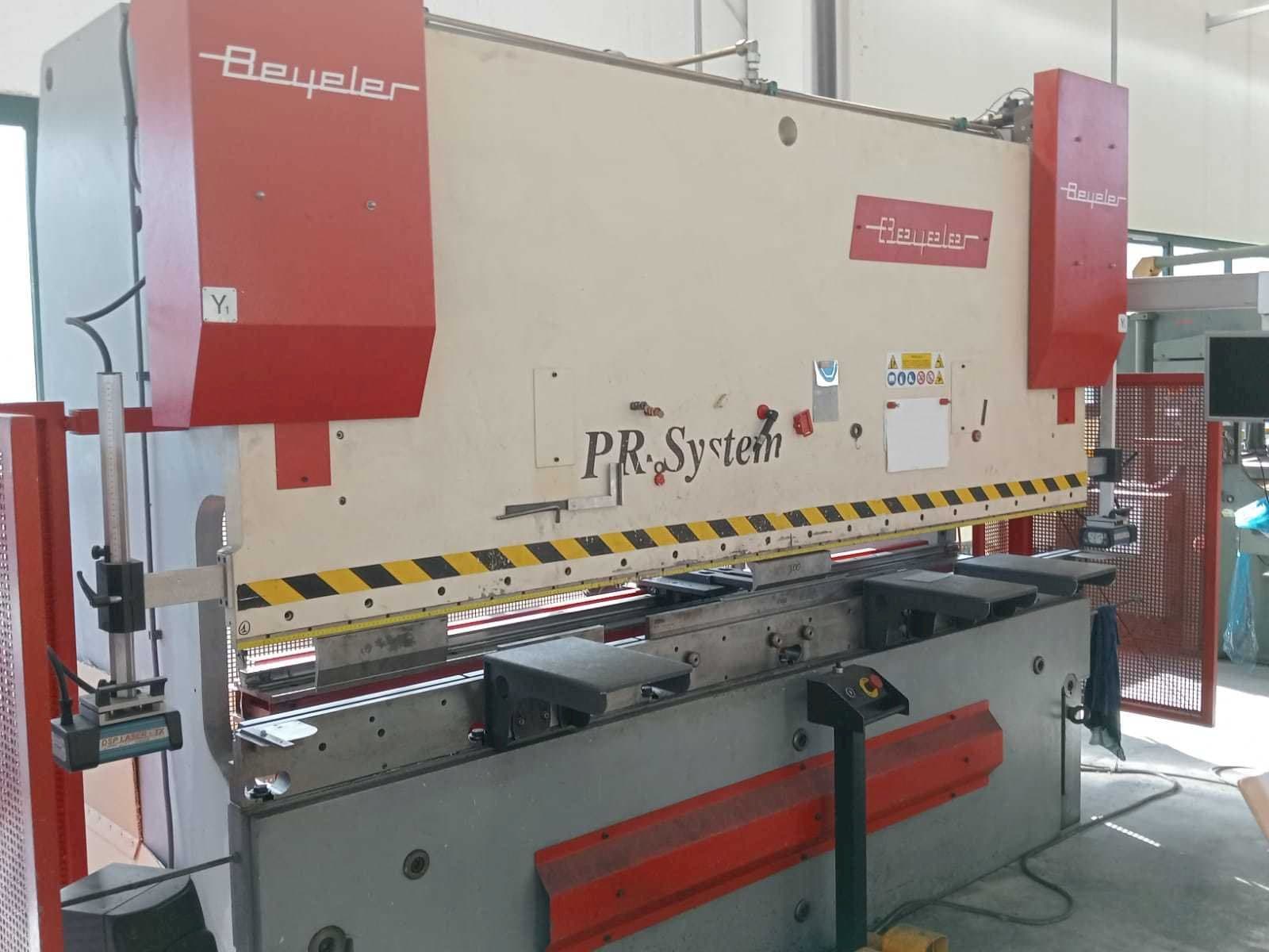 Levý boční pohled  na BEYELER PR6 1500 KN X 3000 MM  stroj