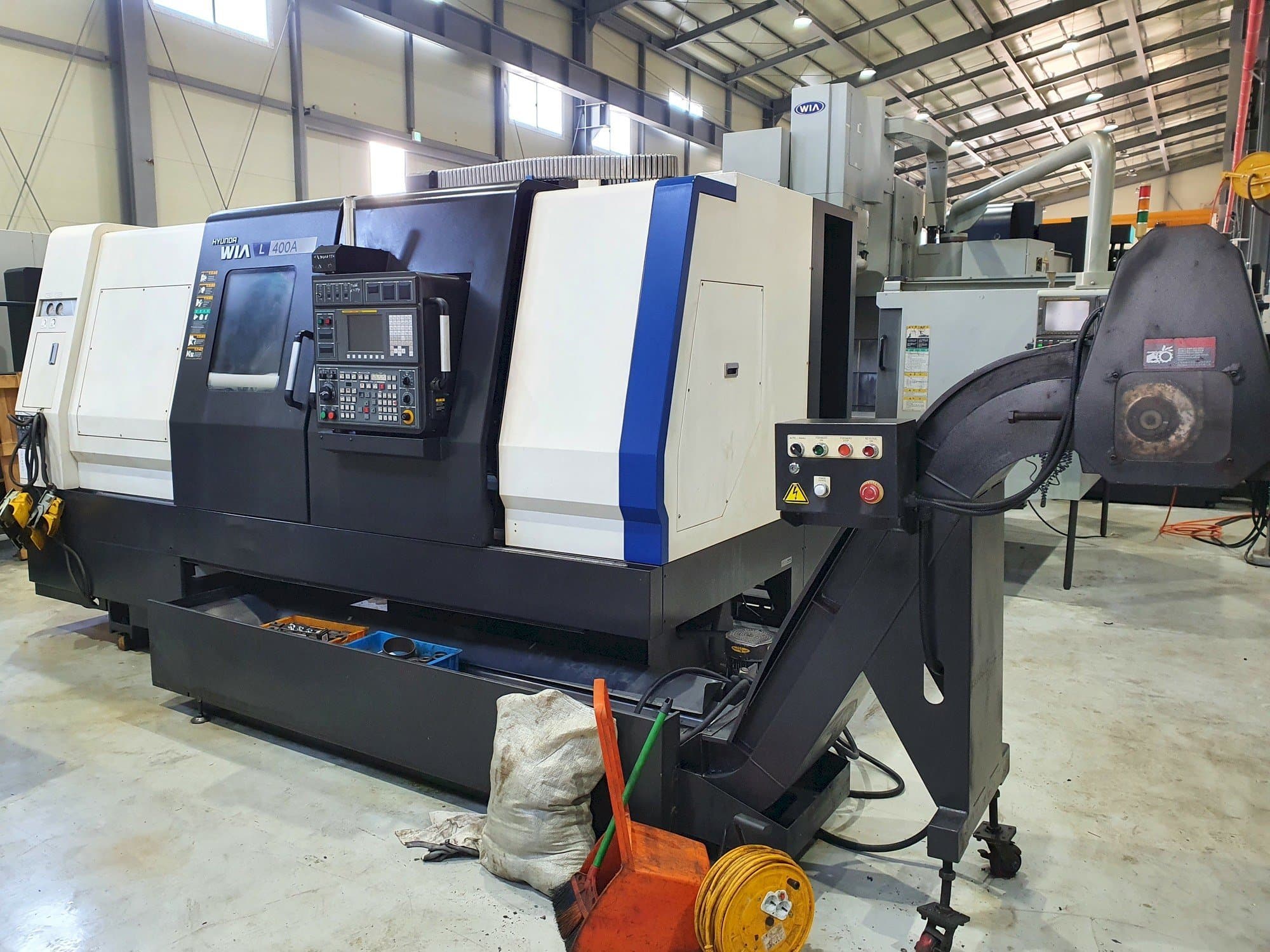 Čelní pohled  na Hyundai Wia L400A  stroj