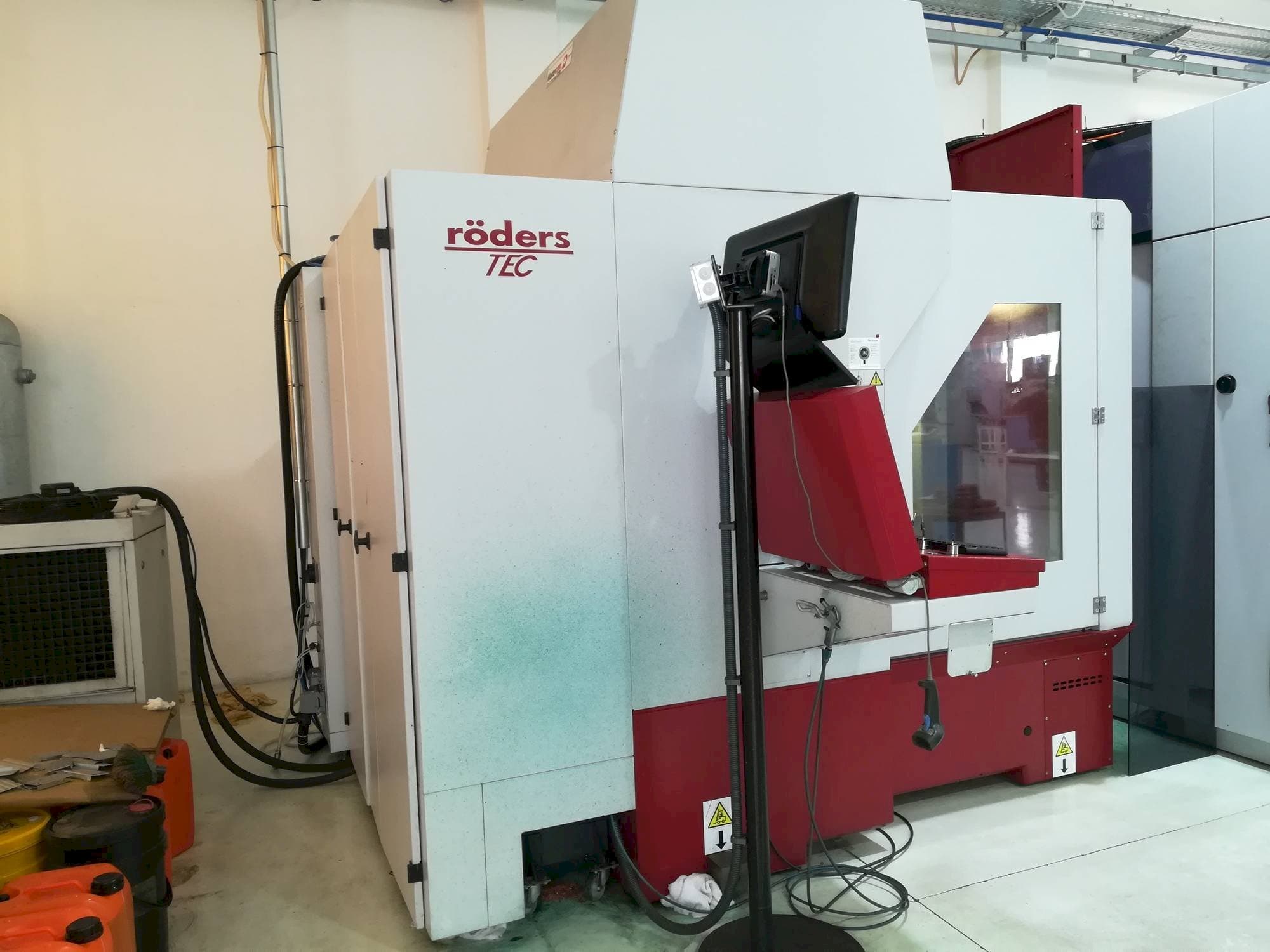 Čelní pohled  na Röders RXP 801  stroj