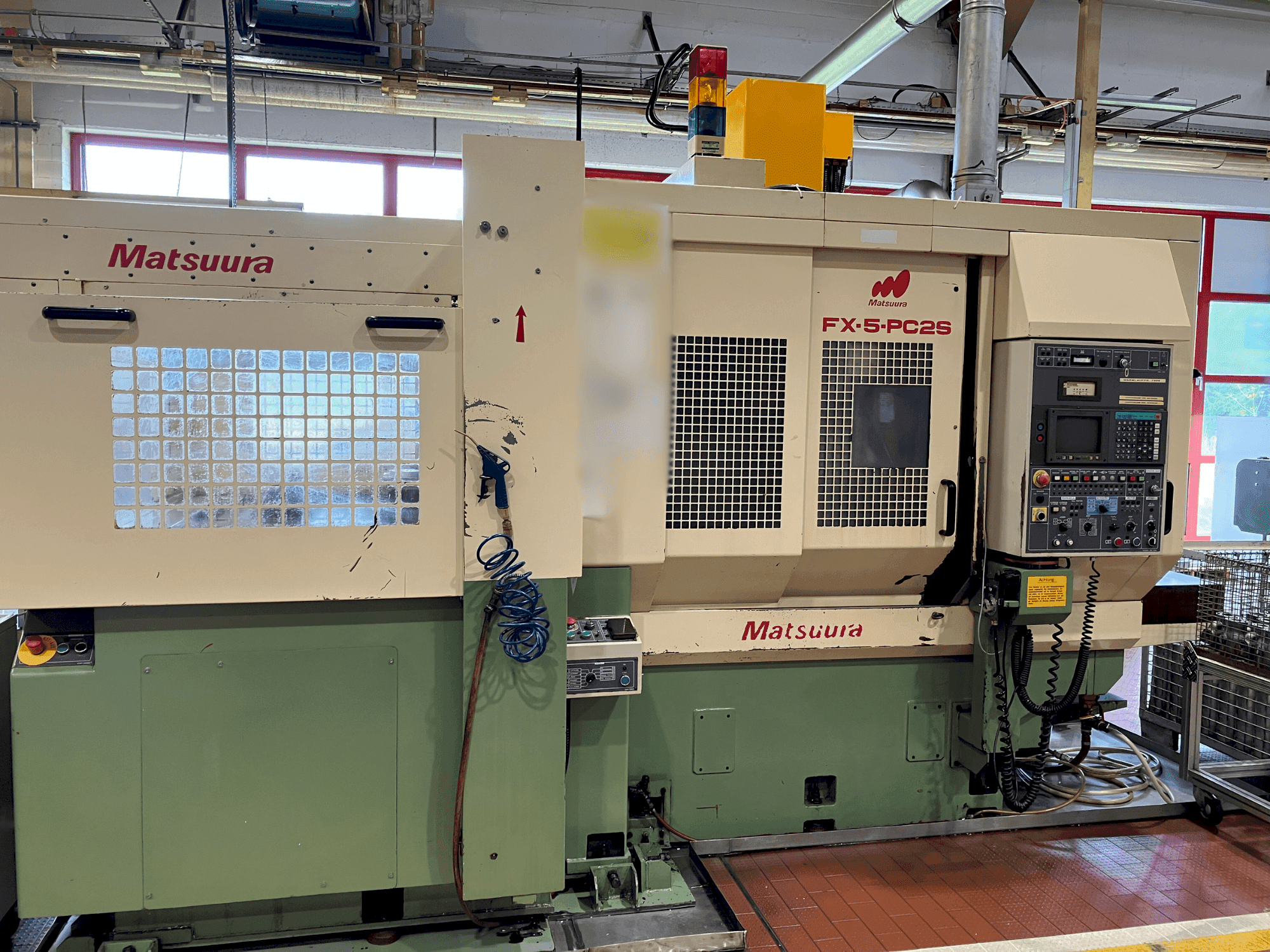 Čelní pohled  na Matsuura FX-5-PC2S  stroj