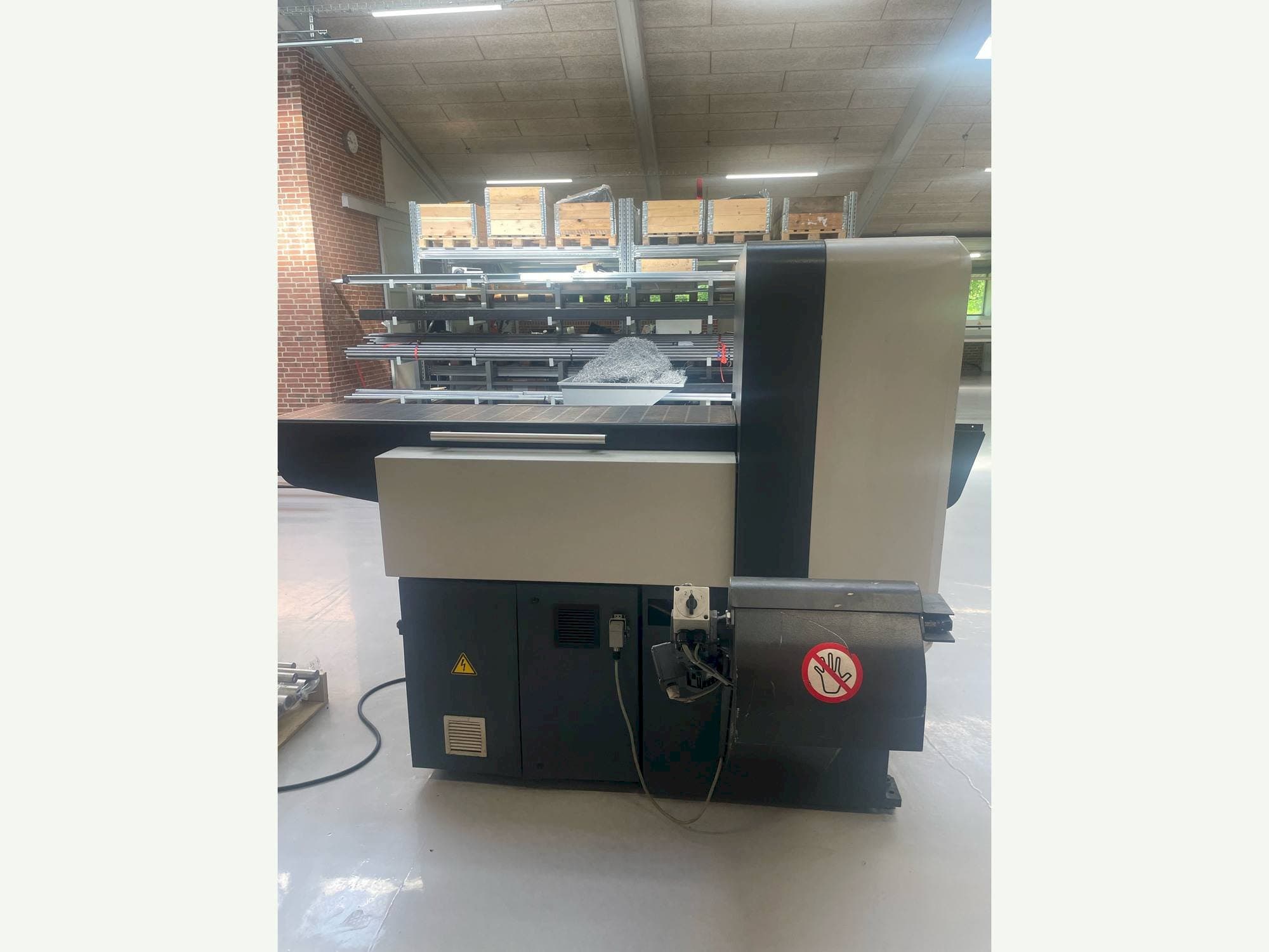 Čelní pohled  na KASTO Verto A2  stroj