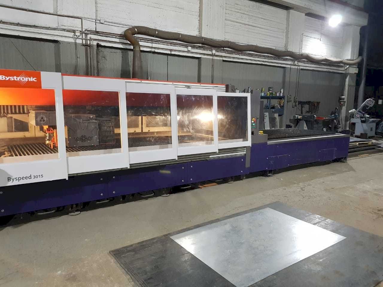 Čelní pohled  na Bystronic BySpeed 3015  stroj