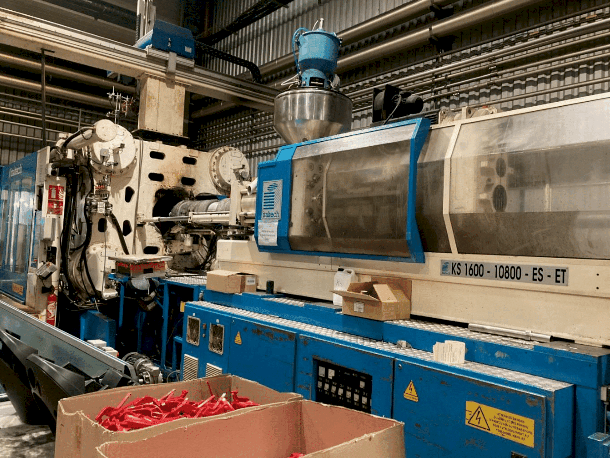Čelní pohled  na ITALTECH KS 1600/10800  stroj