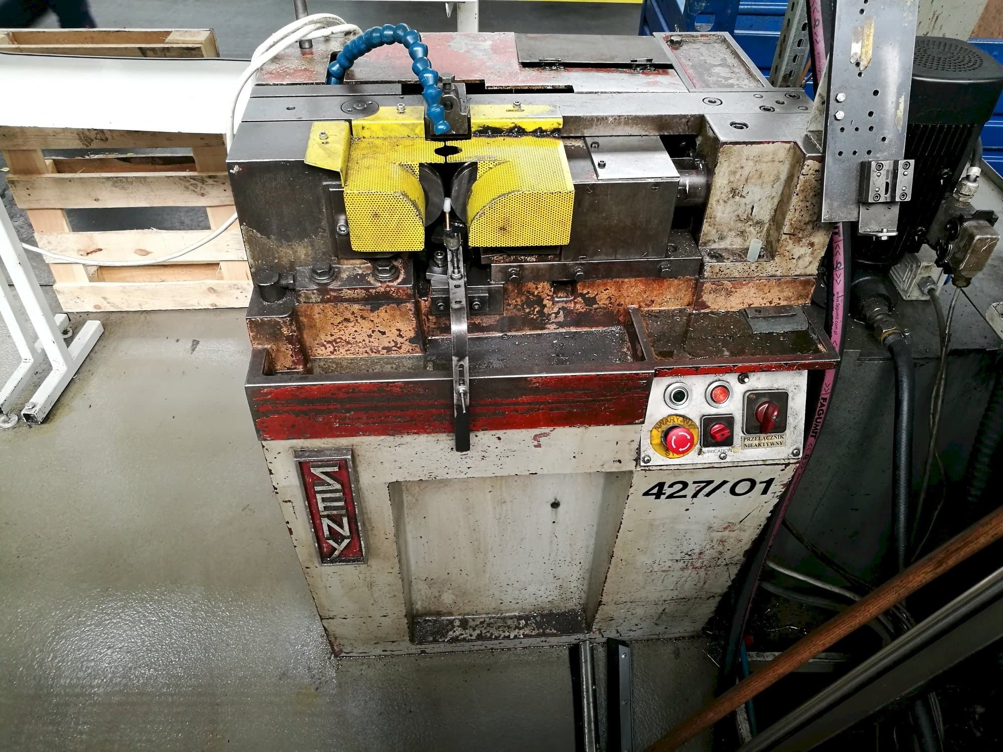 Čelní pohled  na SENY D30E  stroj