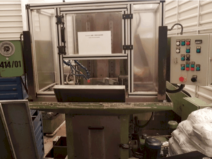 Čelní pohled  na Lizuan  BExP  stroj