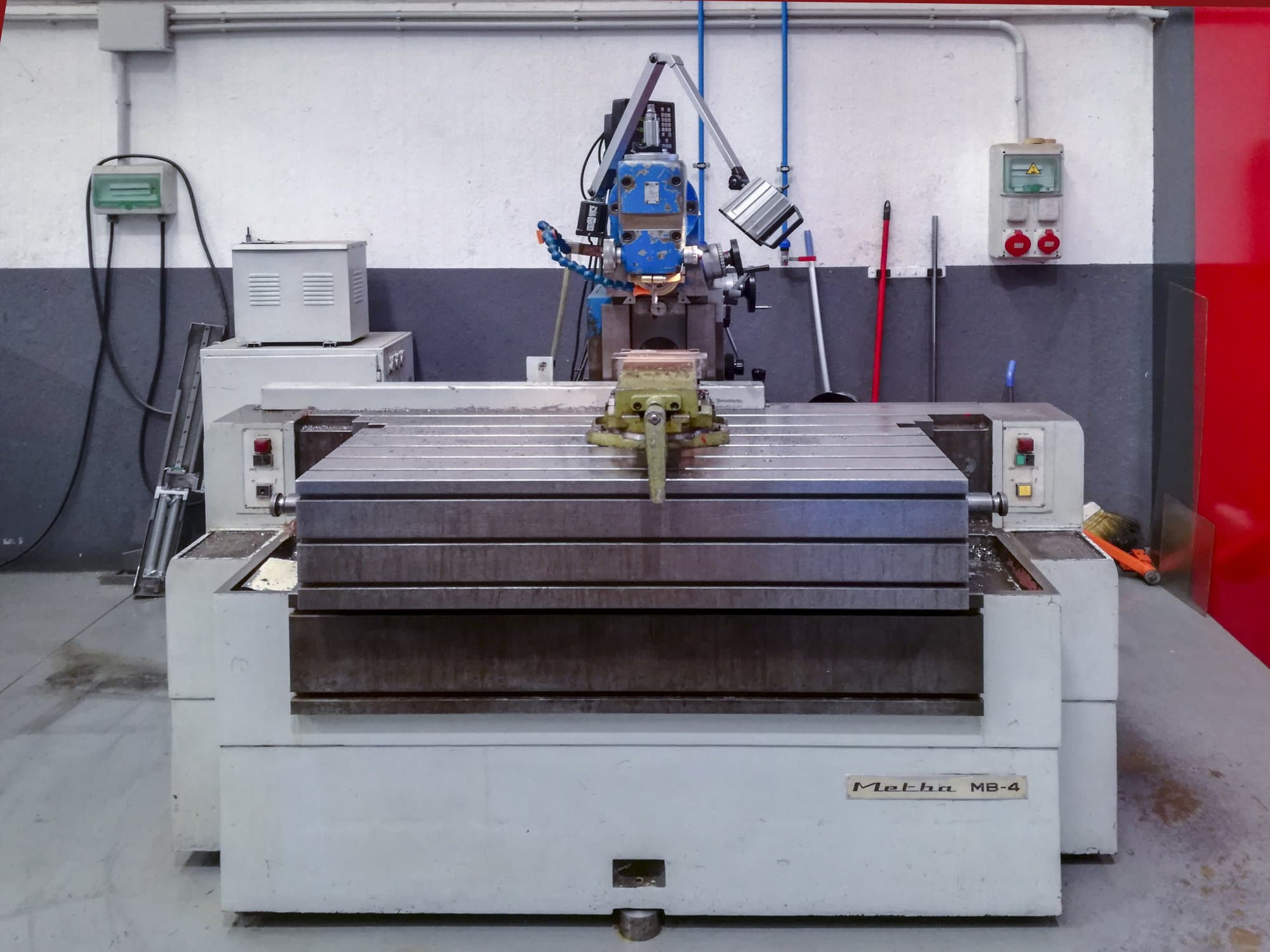 Čelní pohled  na Metba MB-4 stroj