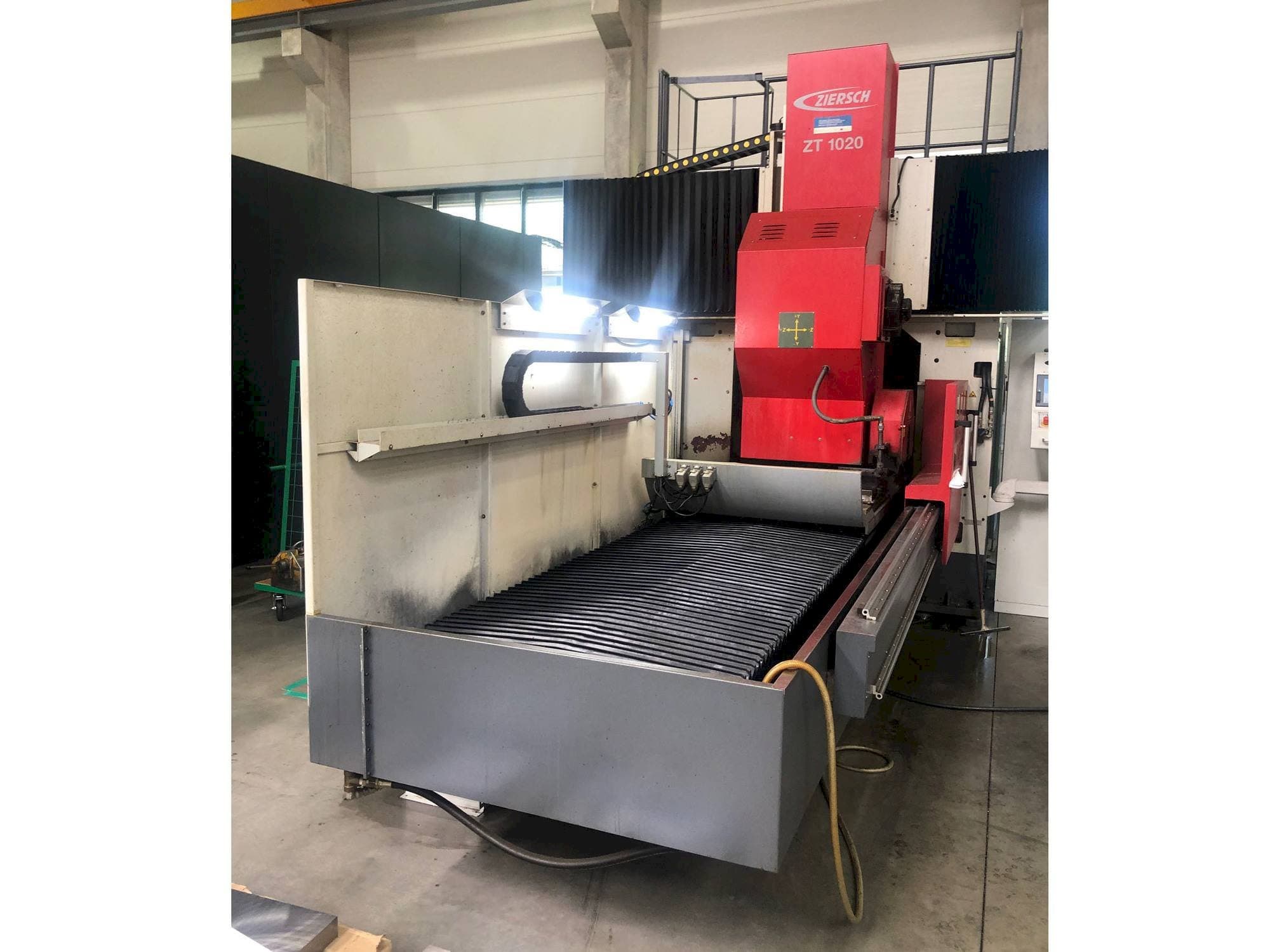 Čelní pohled  na Ziersch ZT 1020  stroj