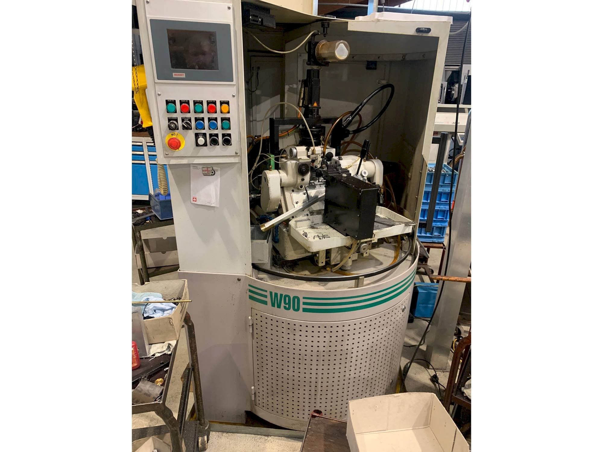 Čelní pohled  na Lambert Wahli W 90 CNC  stroj