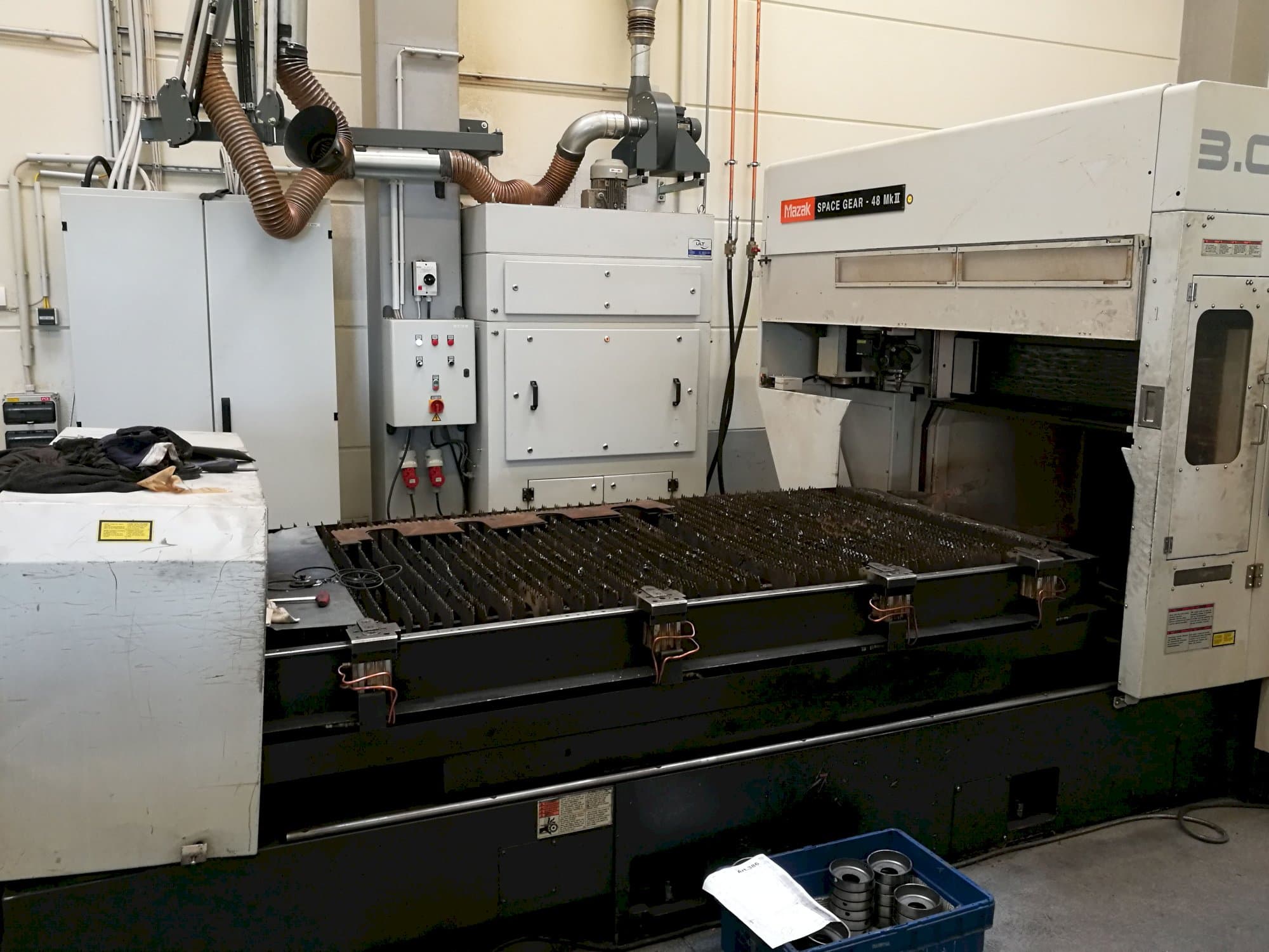 Čelní pohled  na Mazak Space Gear-48 MK II stroj