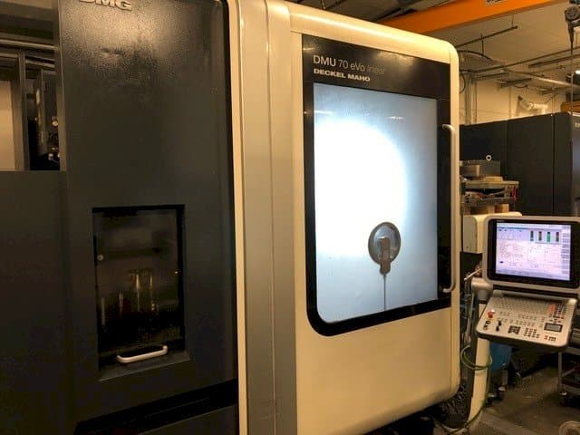 Čelní pohled  na DECKEL MAHO DMU 70 eVo Linear  stroj