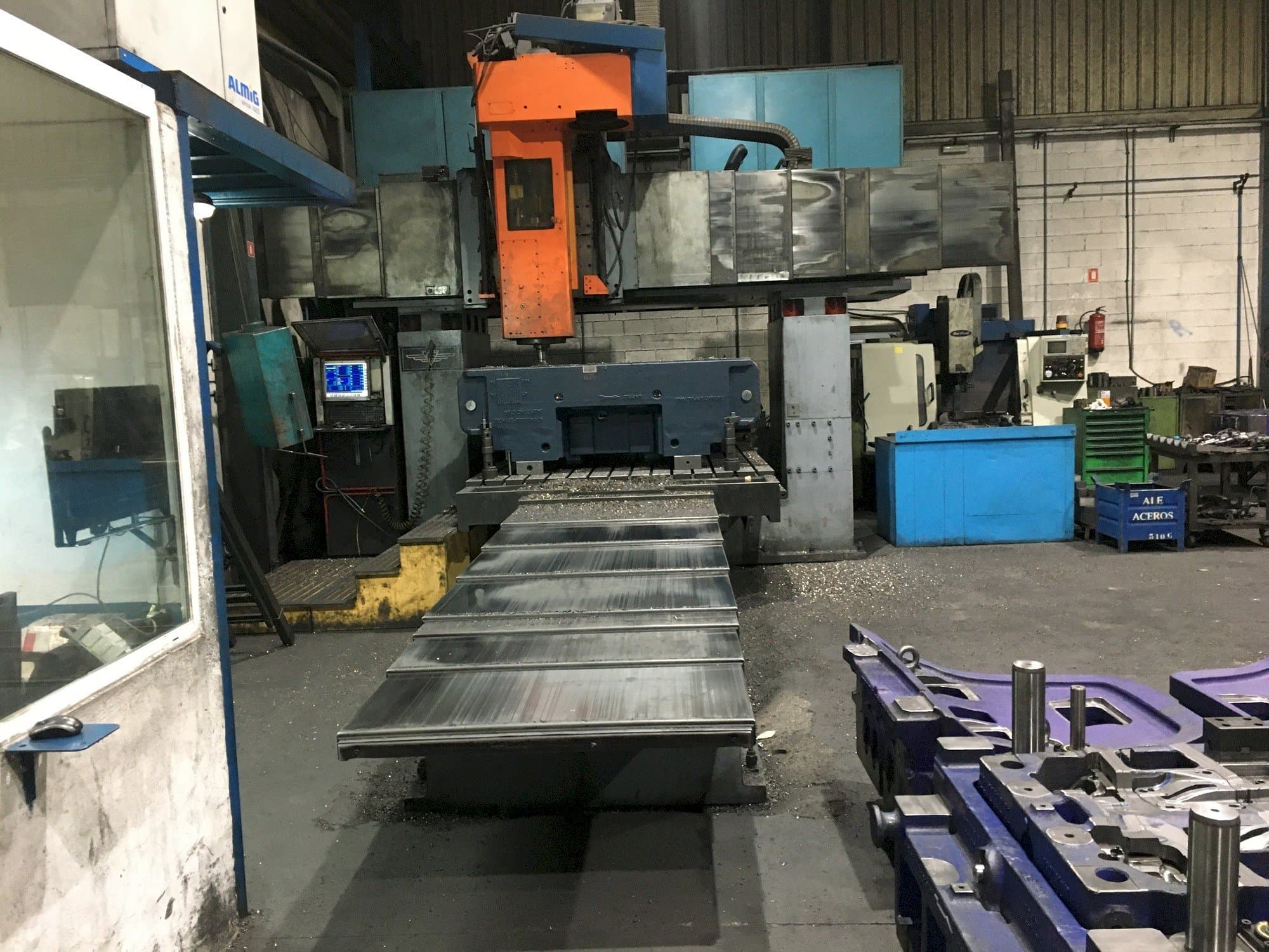 Čelní pohled  na DYE FPF-2C-NC  stroj