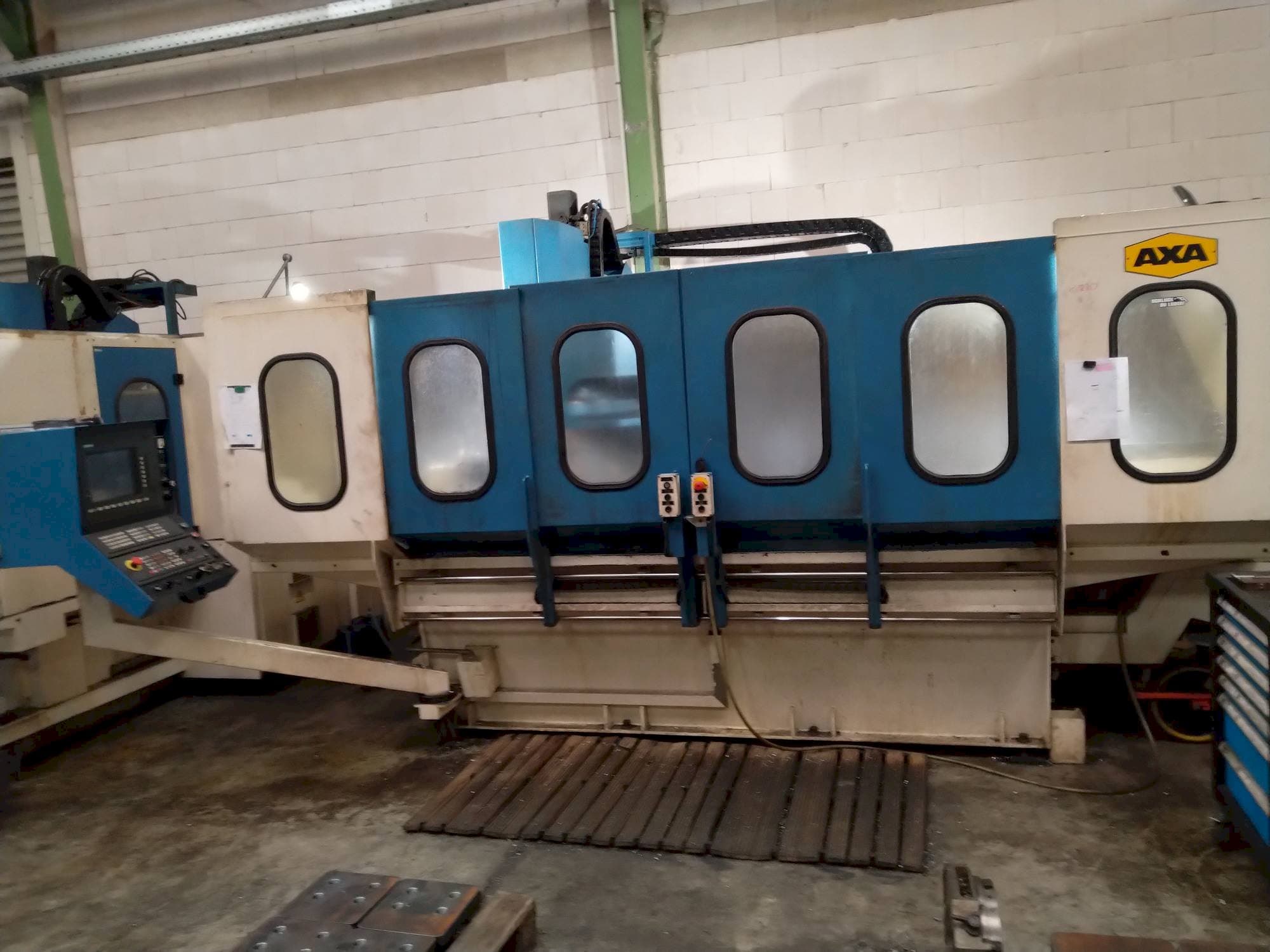 Čelní pohled  na AXA VSC 2M  stroj