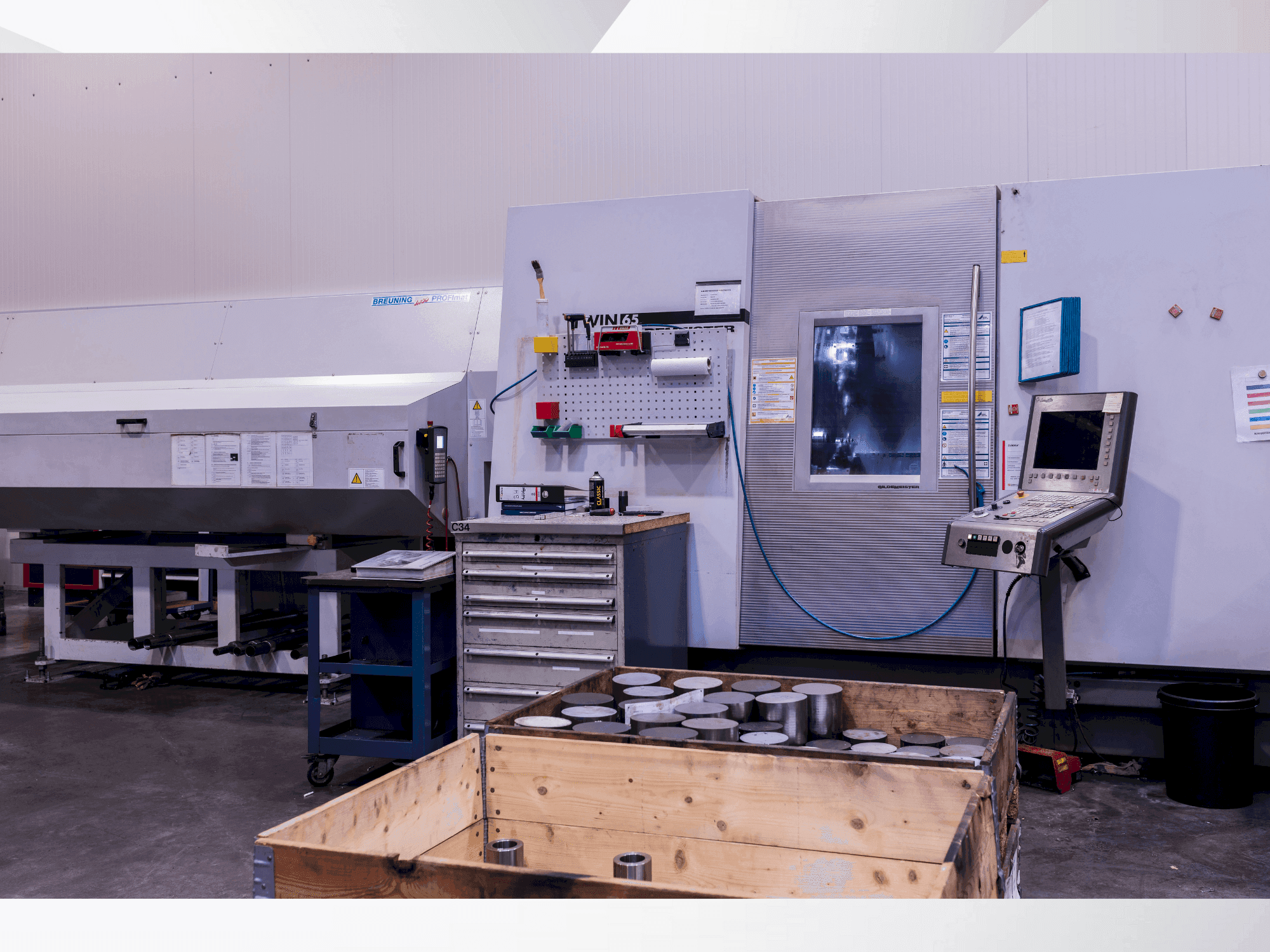 Čelní pohled  na DMG Gildemeister Twin 65  stroj