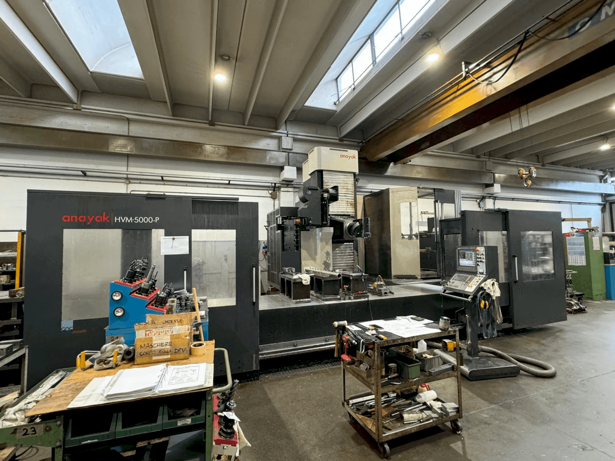 Čelní pohled  na ANAYAK HVM 5000P  stroj