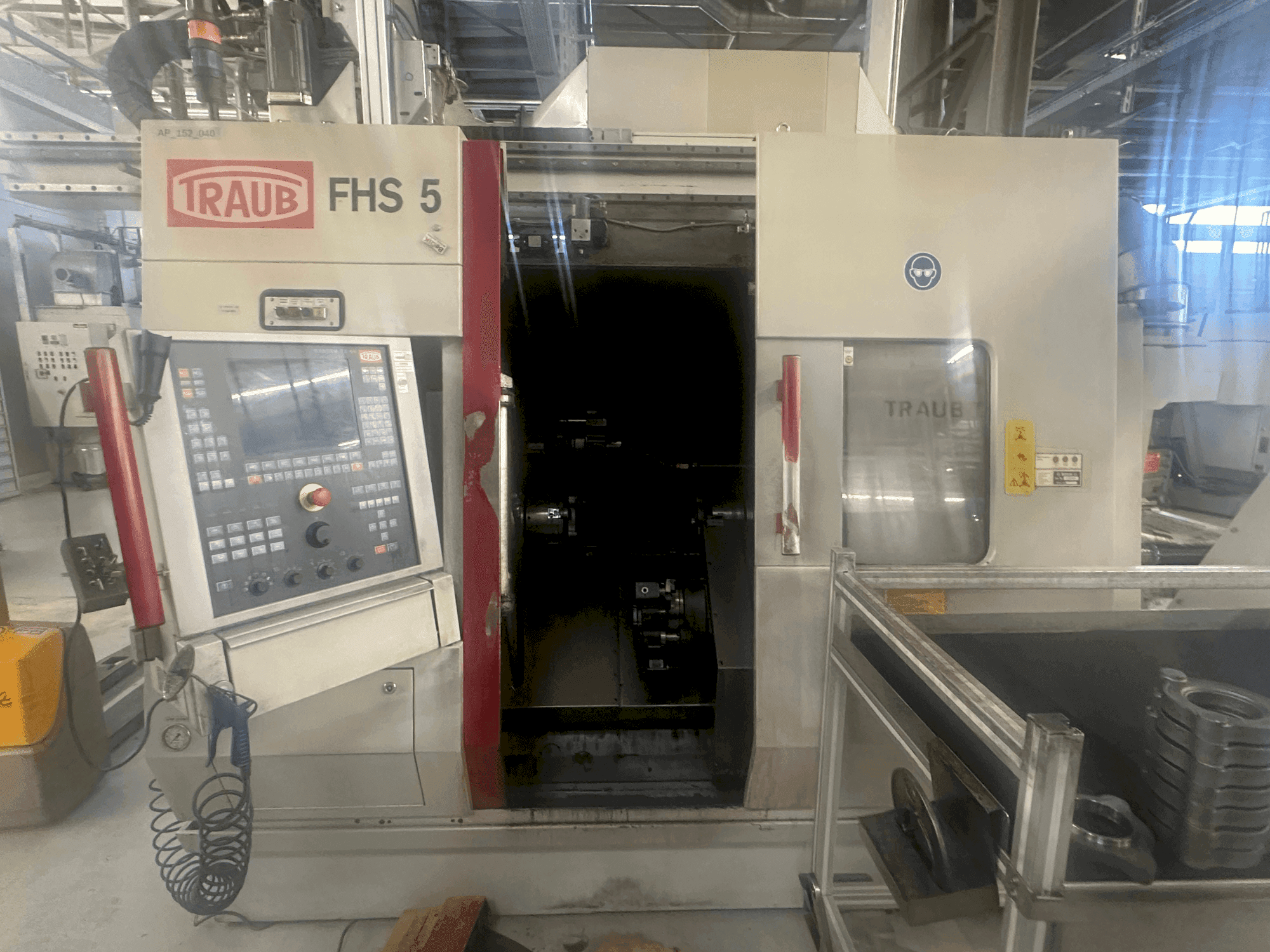 Čelní pohled  na TRAUB TNC 42/65  stroj