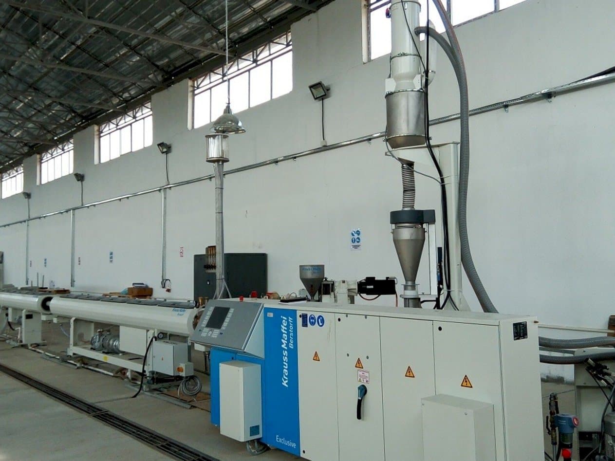 Čelní pohled  na Krauss Maffei KME 60-36 B/R  stroj