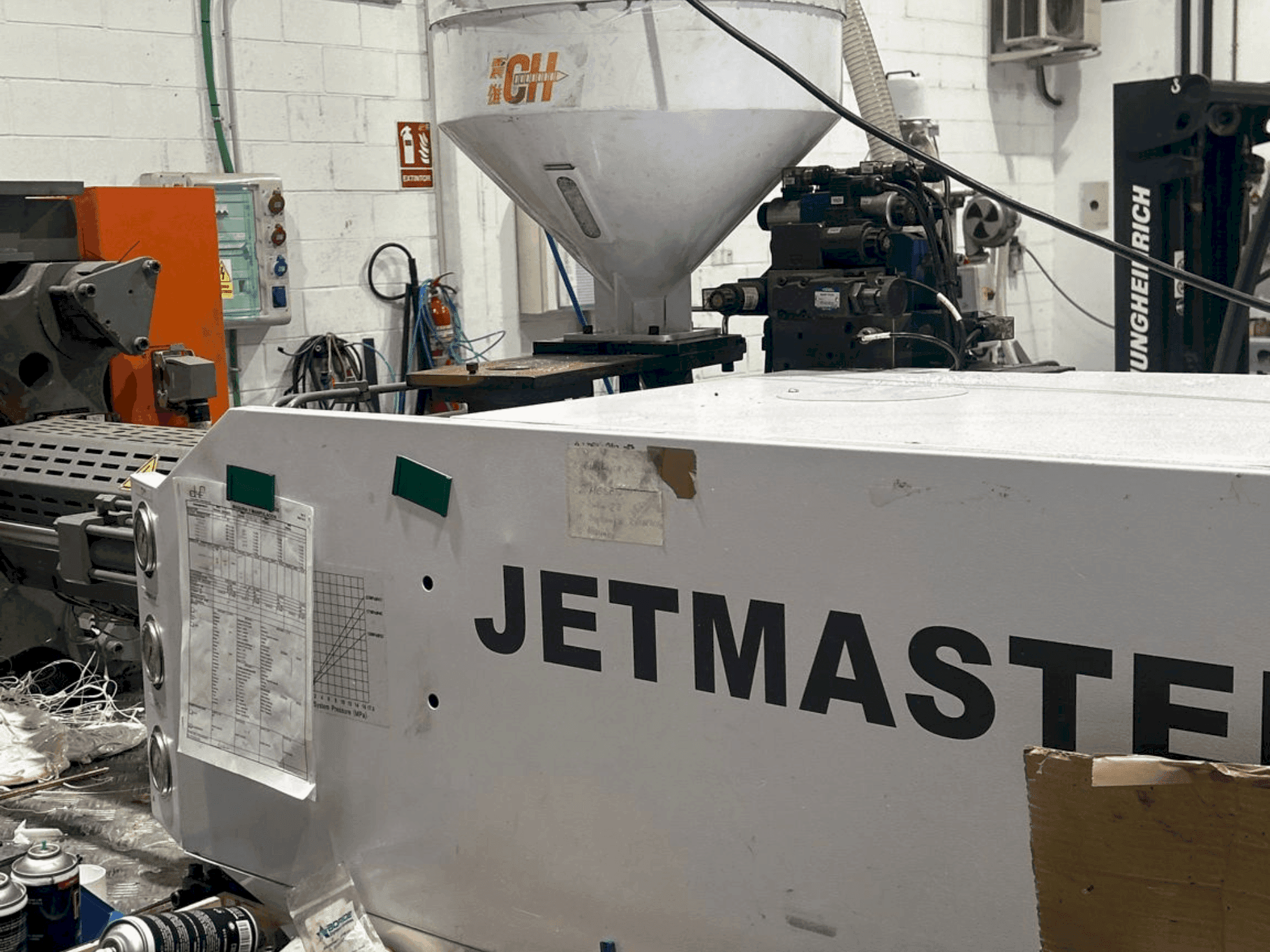 Čelní pohled  na CHEN HSONG JM160-MK6e  stroj