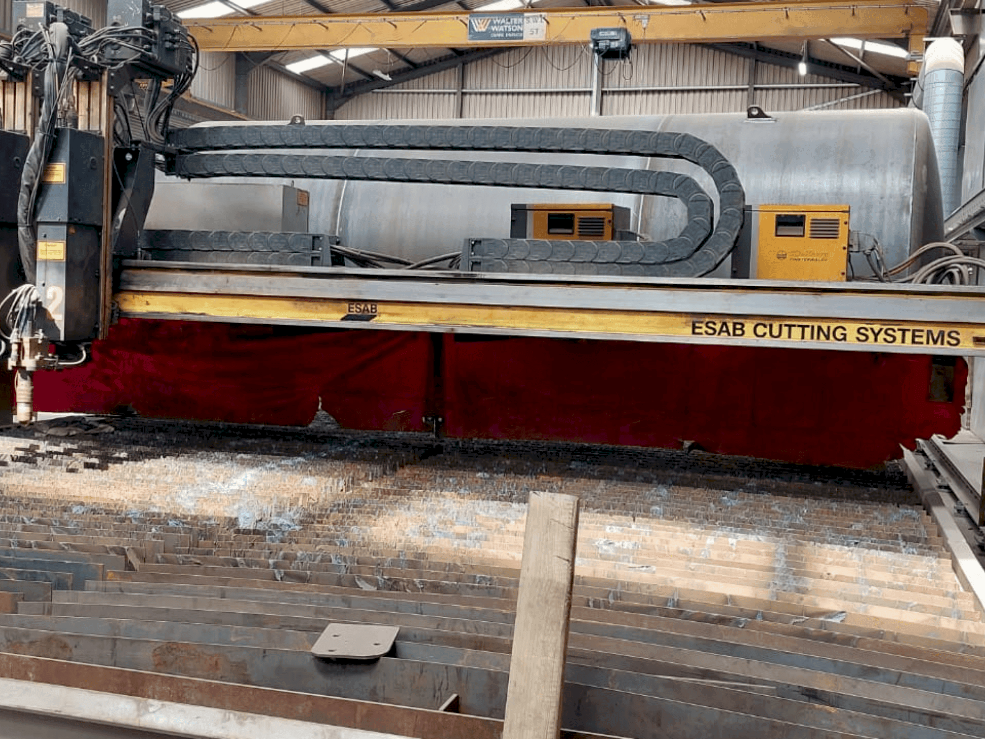 Čelní pohled  na ESAB Suprarex SXE 5000  stroj