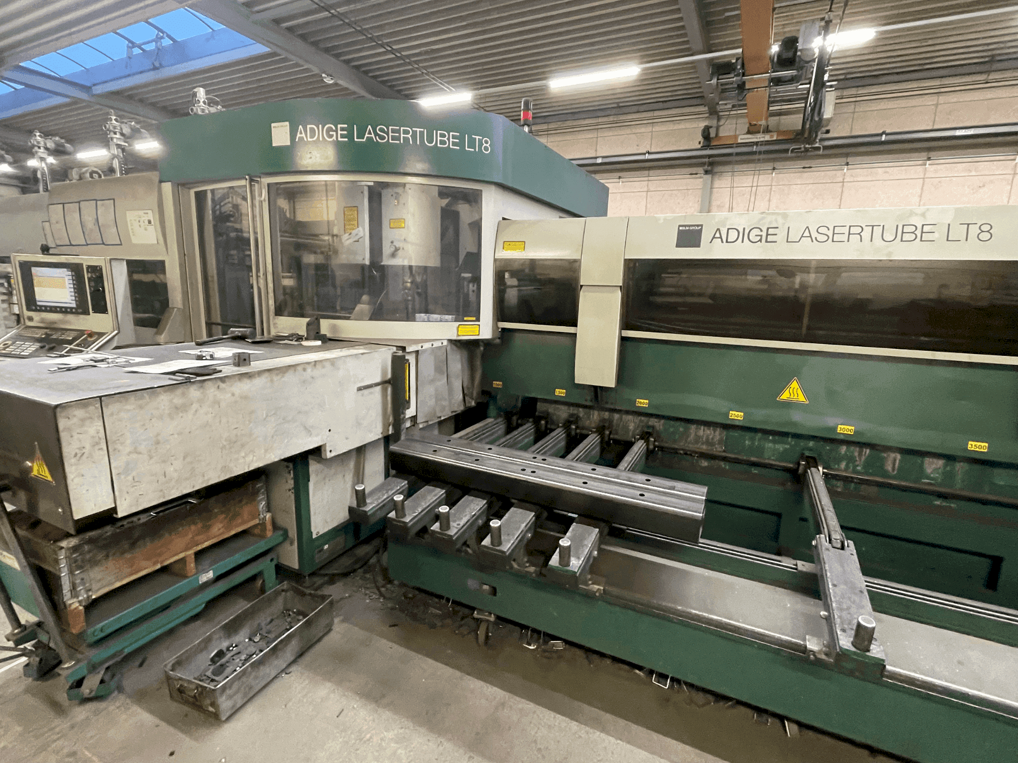 Čelní pohled  na BLM Adige LT8  stroj