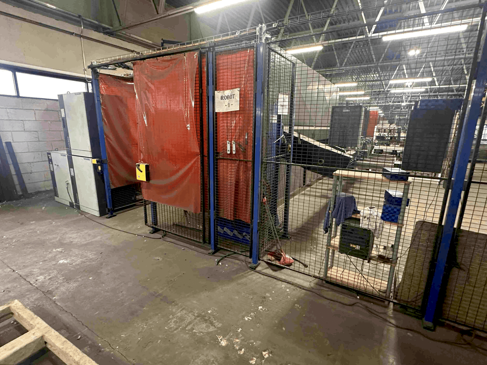 Čelní pohled  na Yaskawa RM2-2000 S6D  stroj