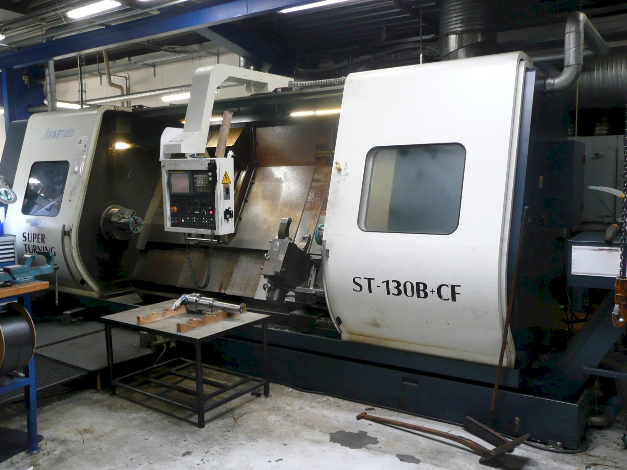 Čelní pohled  na Johnford ST-130 B+CF  stroj