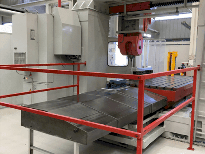 Čelní pohled  na Zayer KP 3000 AR  stroj