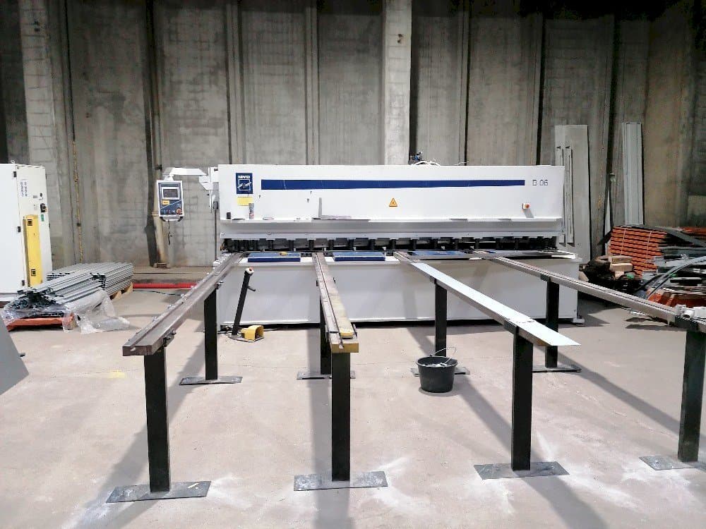 Čelní pohled  na MVD B06-4000  stroj