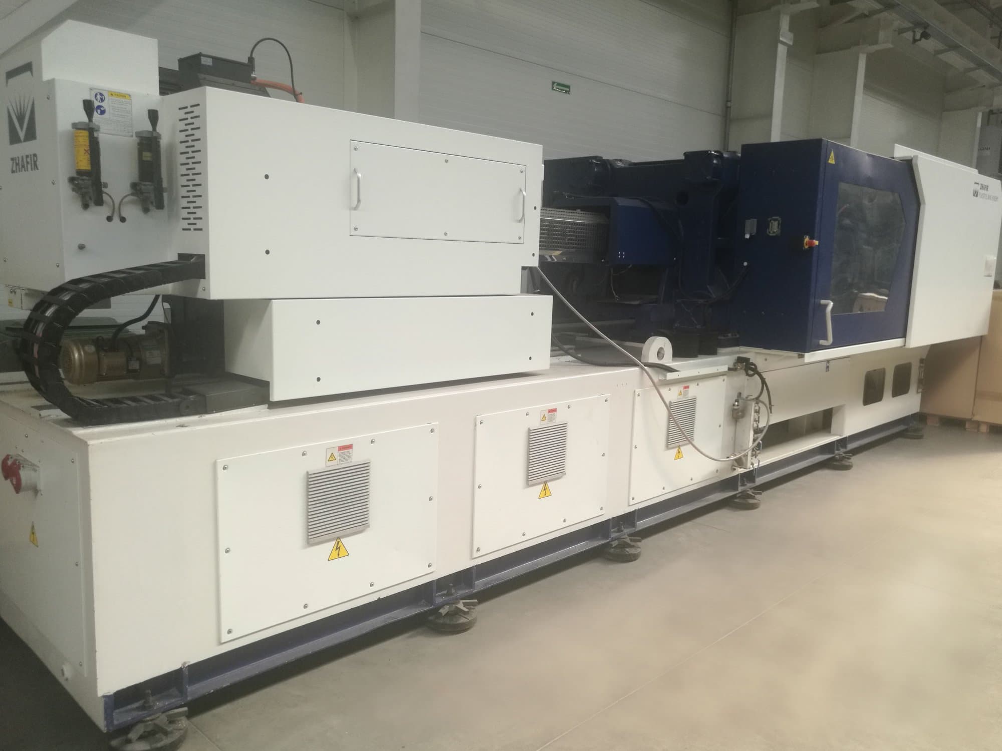 Čelní pohled  na Zhafir VE 4100/1100 stroj