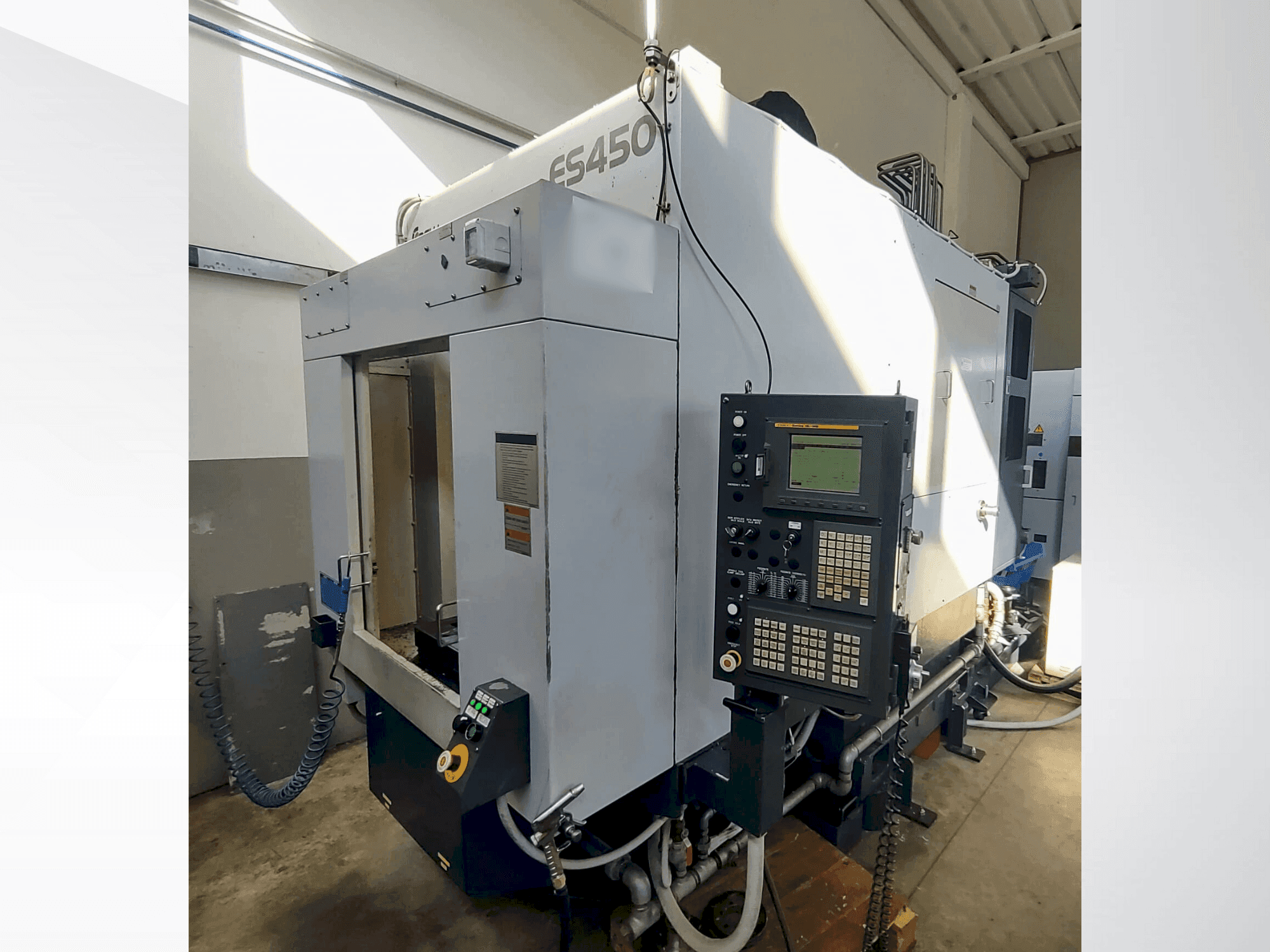 Čelní pohled  na Enshu ES450  stroj
