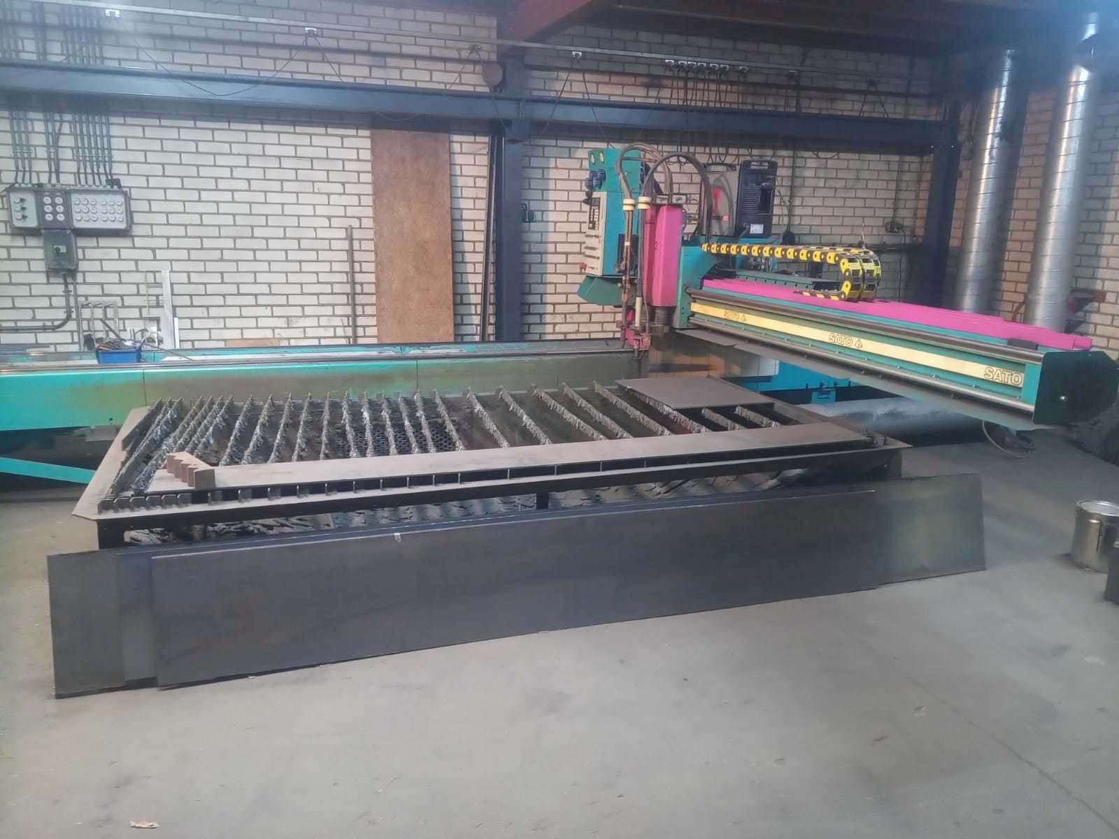 Čelní pohled  na SATO SATRONIK C2500  stroj