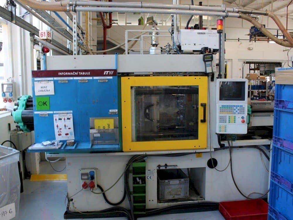 Čelní pohled  na Arburg 470 C 1500-800  stroj