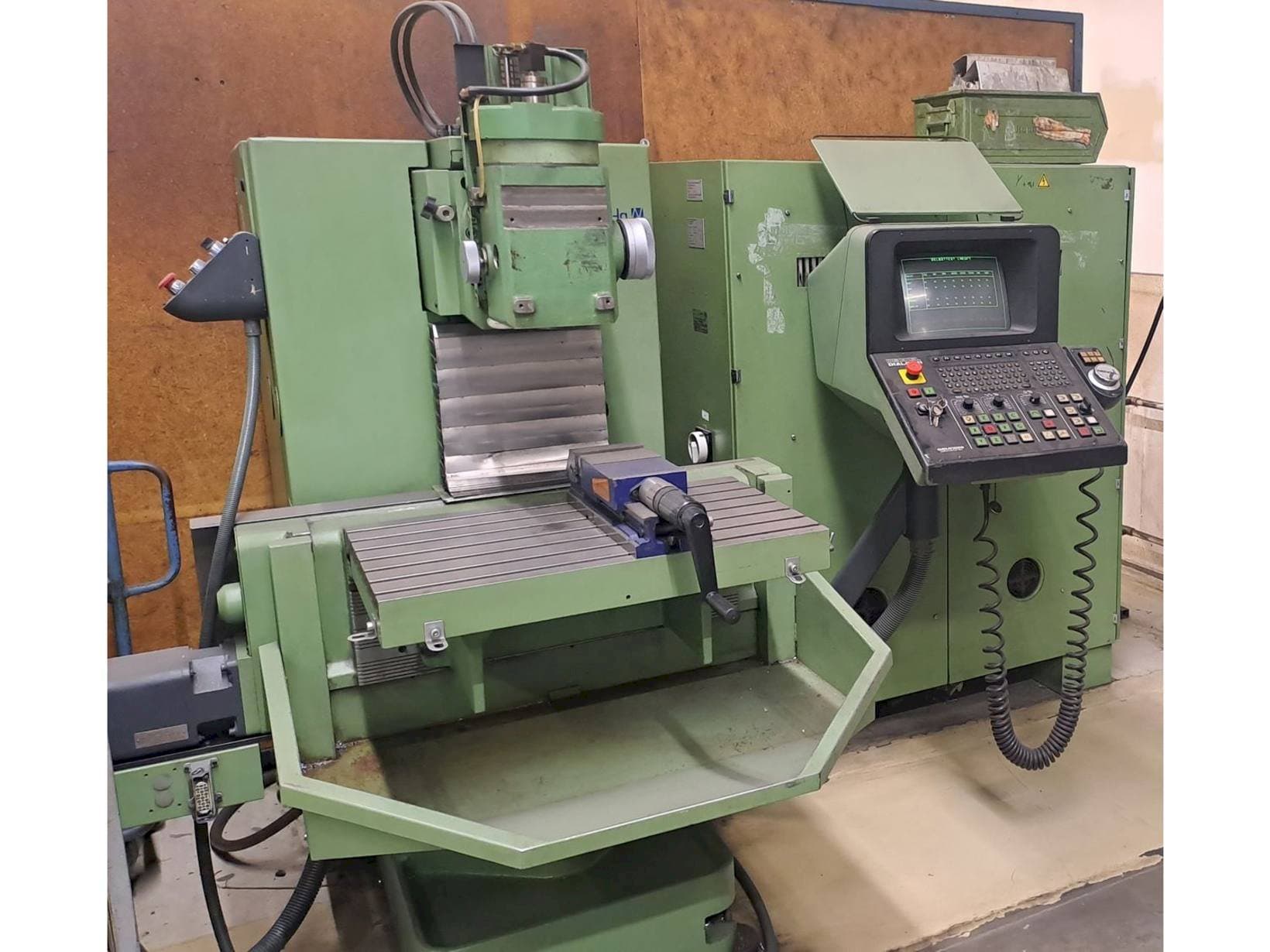 Čelní pohled  na DECKEL FP3NC  stroj