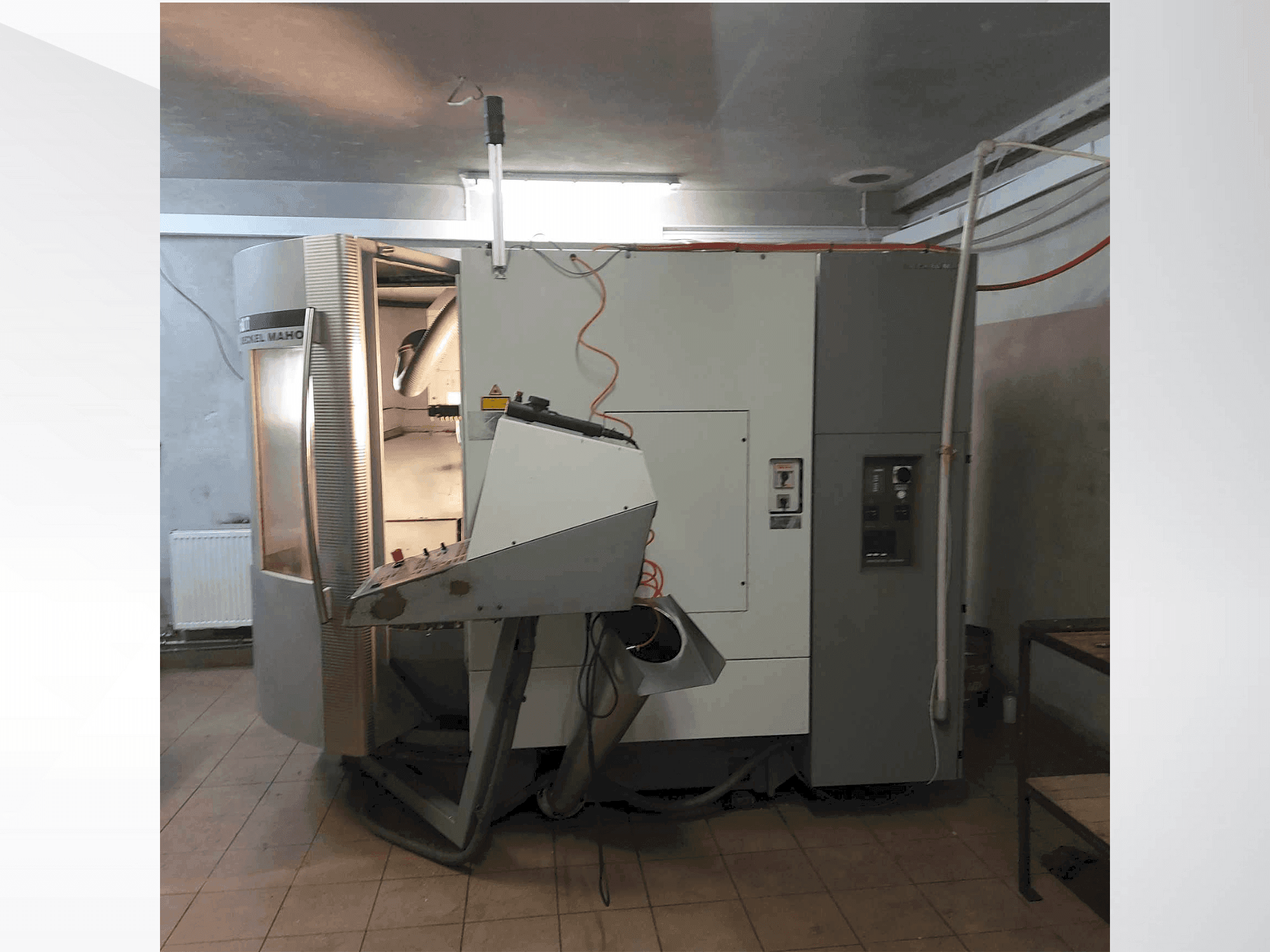 Čelní pohled  na DECKEL MAHO DMU 60 T  stroj